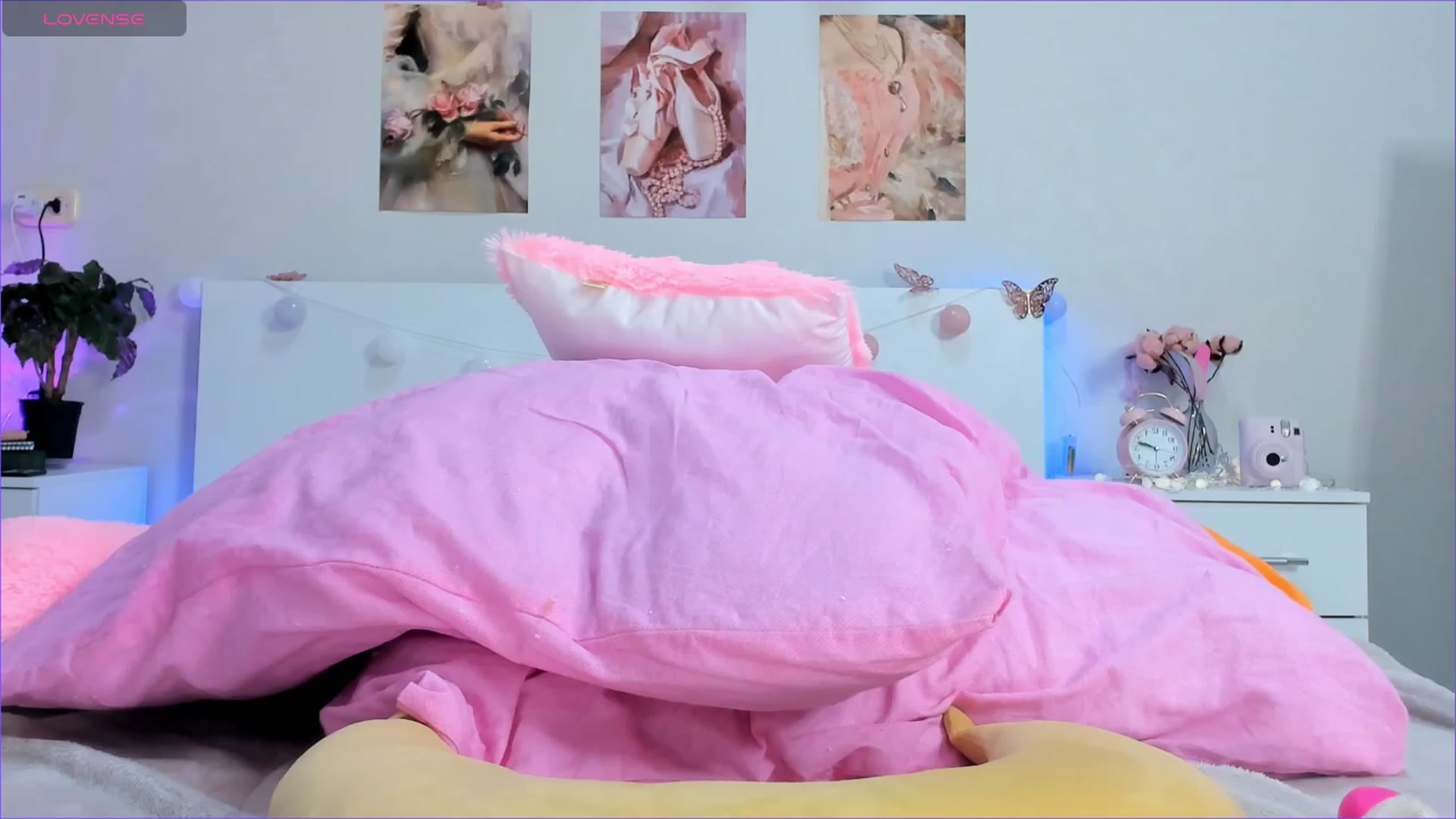 Gallery image thumbnail from Milly_Jay's myfreecams stream on, 04/26/2026, 10:21 image 7 of 20
