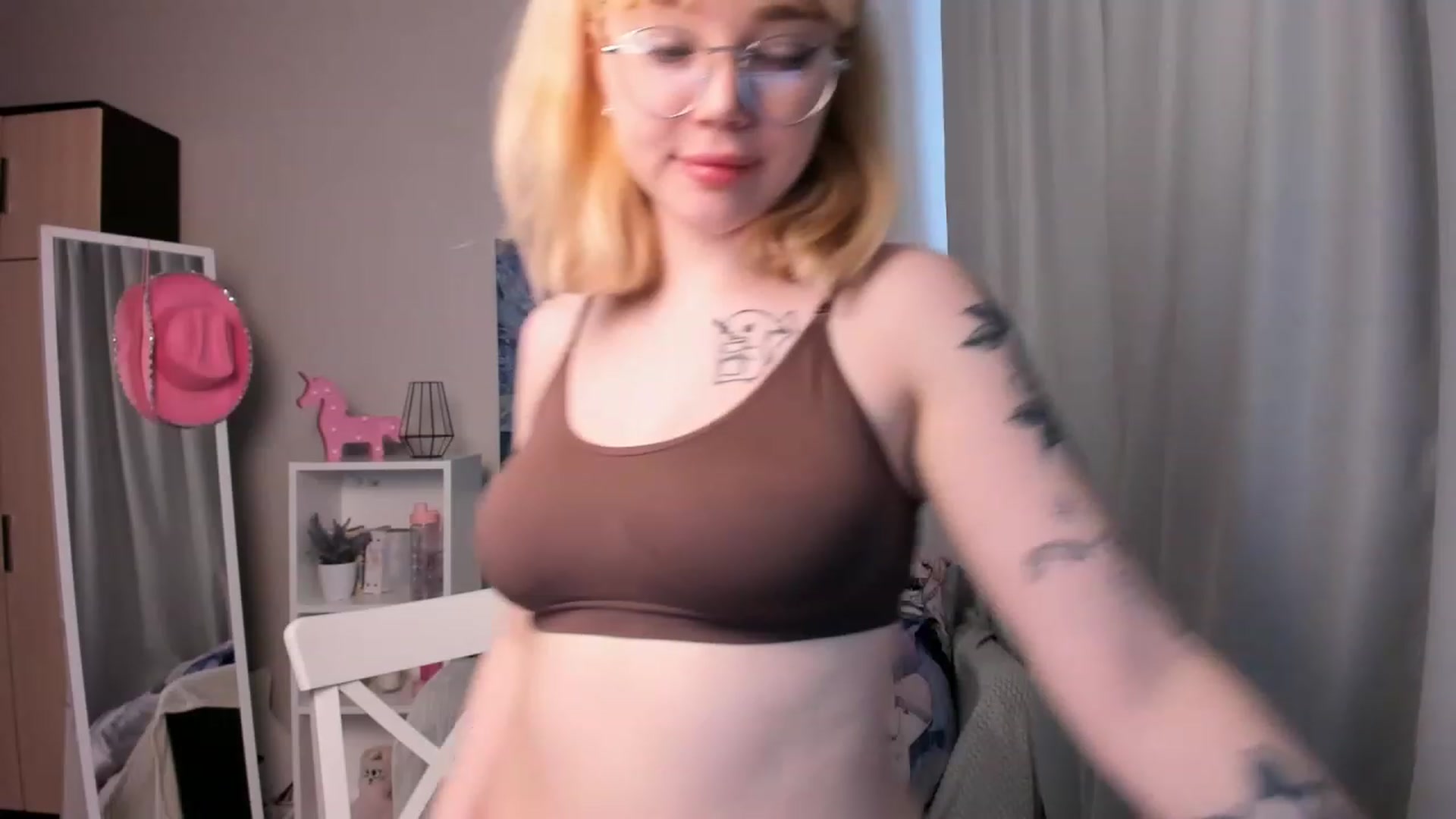 Gallery image thumbnail from Milly_Saint's myfreecams stream on, 02/10/2023, 10:35 image 14 of 20