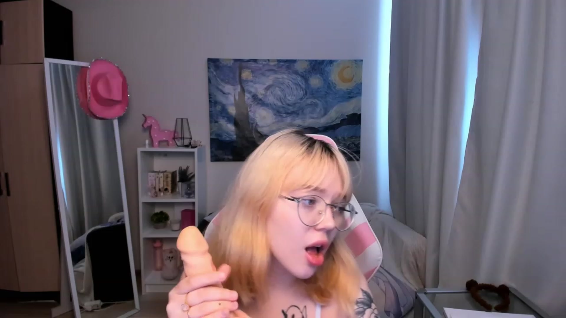 Gallery image thumbnail from Milly_Saint's myfreecams stream on, 03/07/2023, 09:31 image 16 of 20