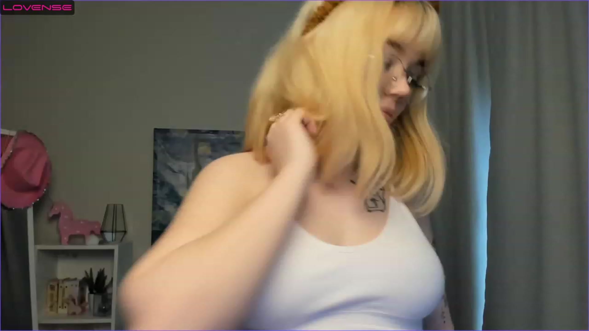Gallery image thumbnail from Milly_Saint's myfreecams stream on, 03/27/2023, 08:24 image 6 of 20