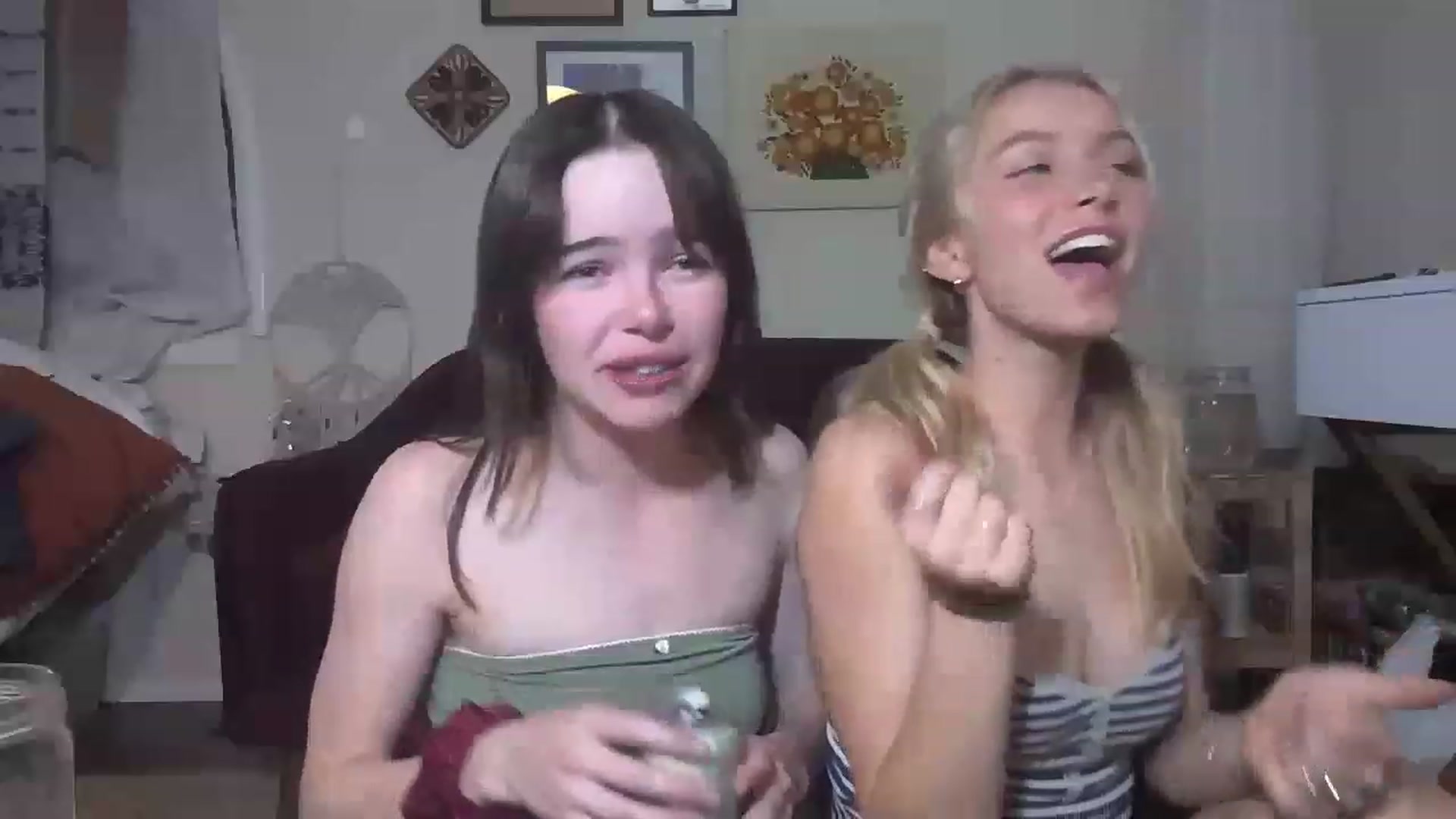Gallery image thumbnail from MimiCarr's myfreecams stream on, 05/05/2023, 05:12 image 17 of 20