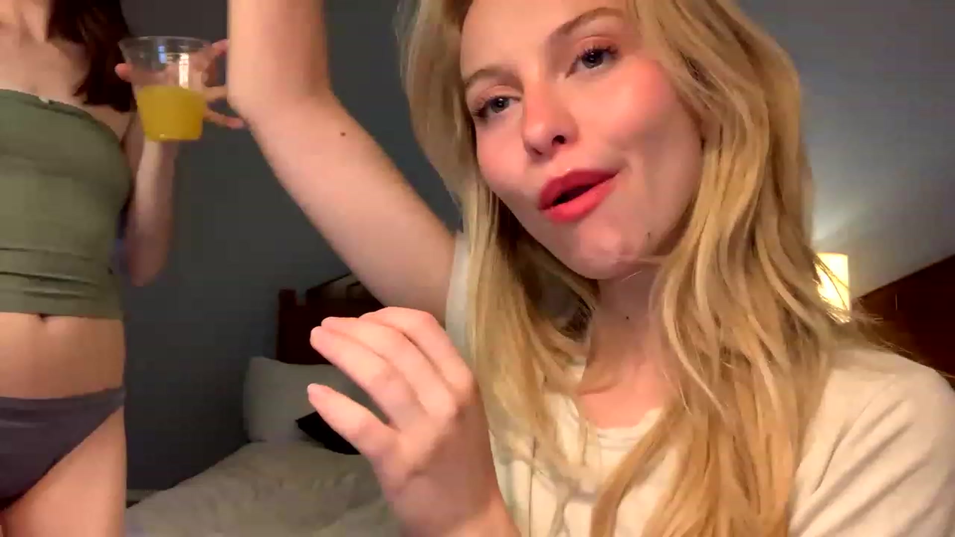 Gallery image thumbnail from MimiCarr's myfreecams stream on, 05/31/2023, 16:20 image 14 of 20