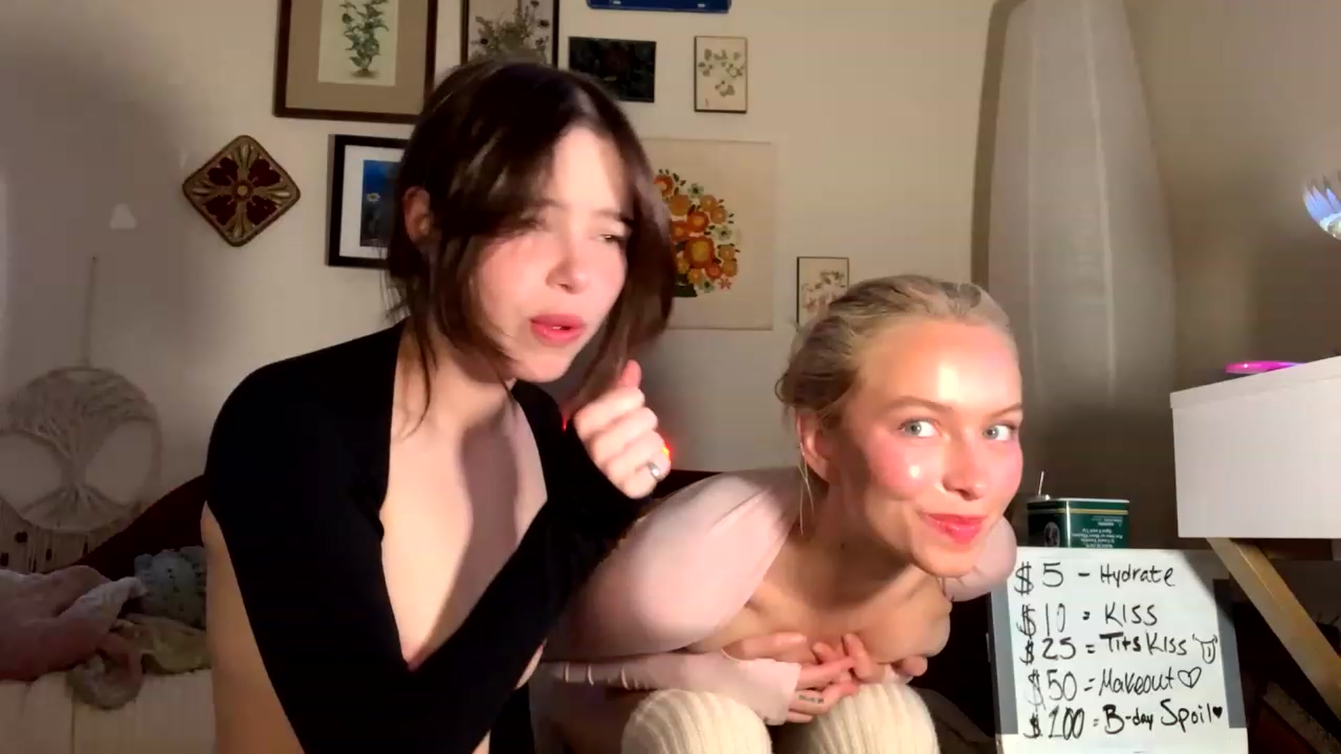 Gallery image thumbnail from MimiCarr's myfreecams stream on, 06/09/2023, 03:24 image 19 of 20
