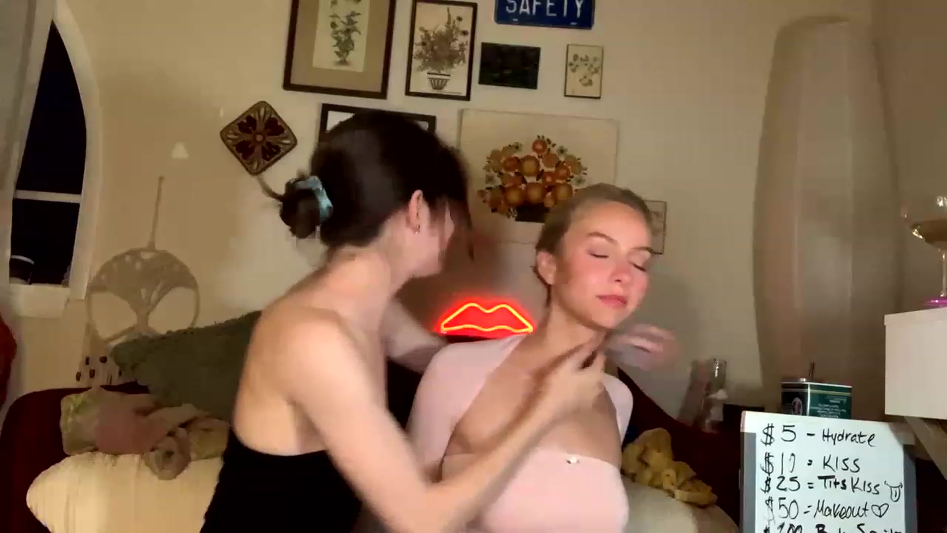 Gallery image thumbnail from MimiCarr's myfreecams stream on, 06/09/2023, 04:45 image 9 of 20