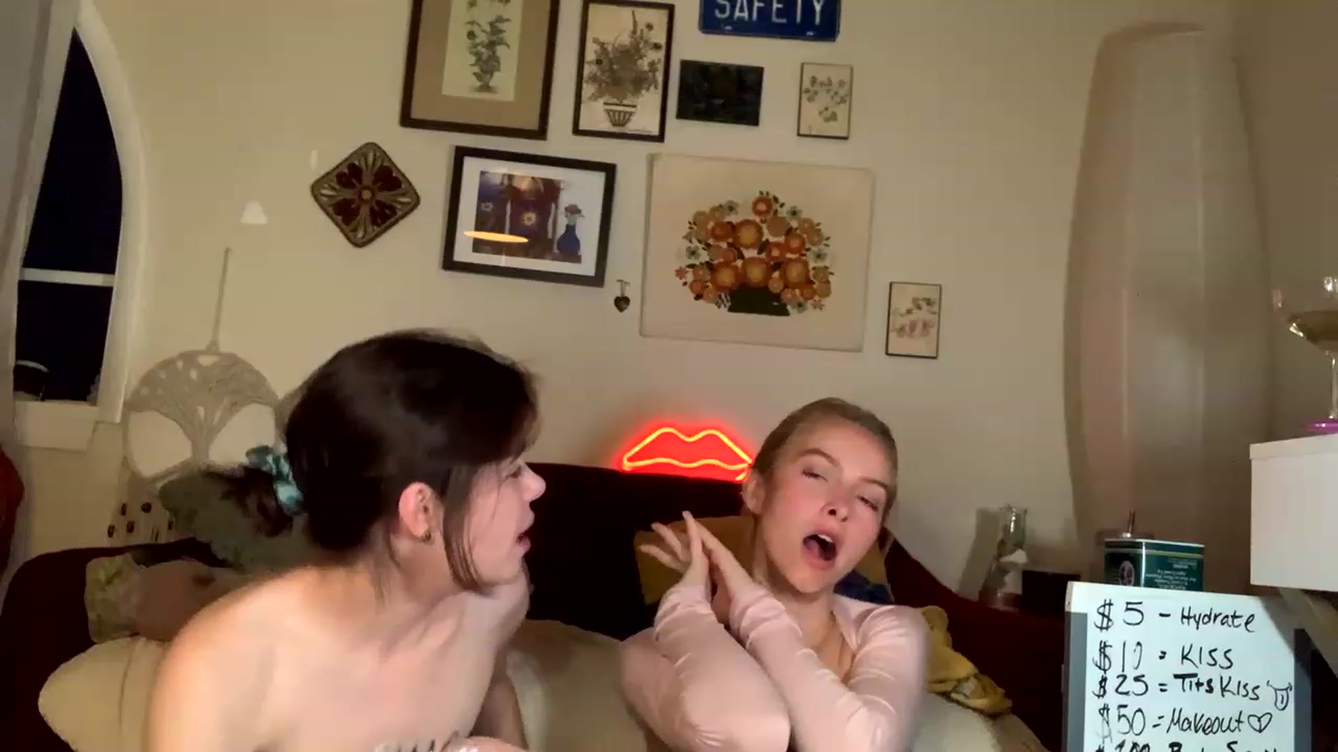 Gallery image thumbnail from MimiCarr's myfreecams stream on, 06/09/2023, 04:45 image 6 of 20