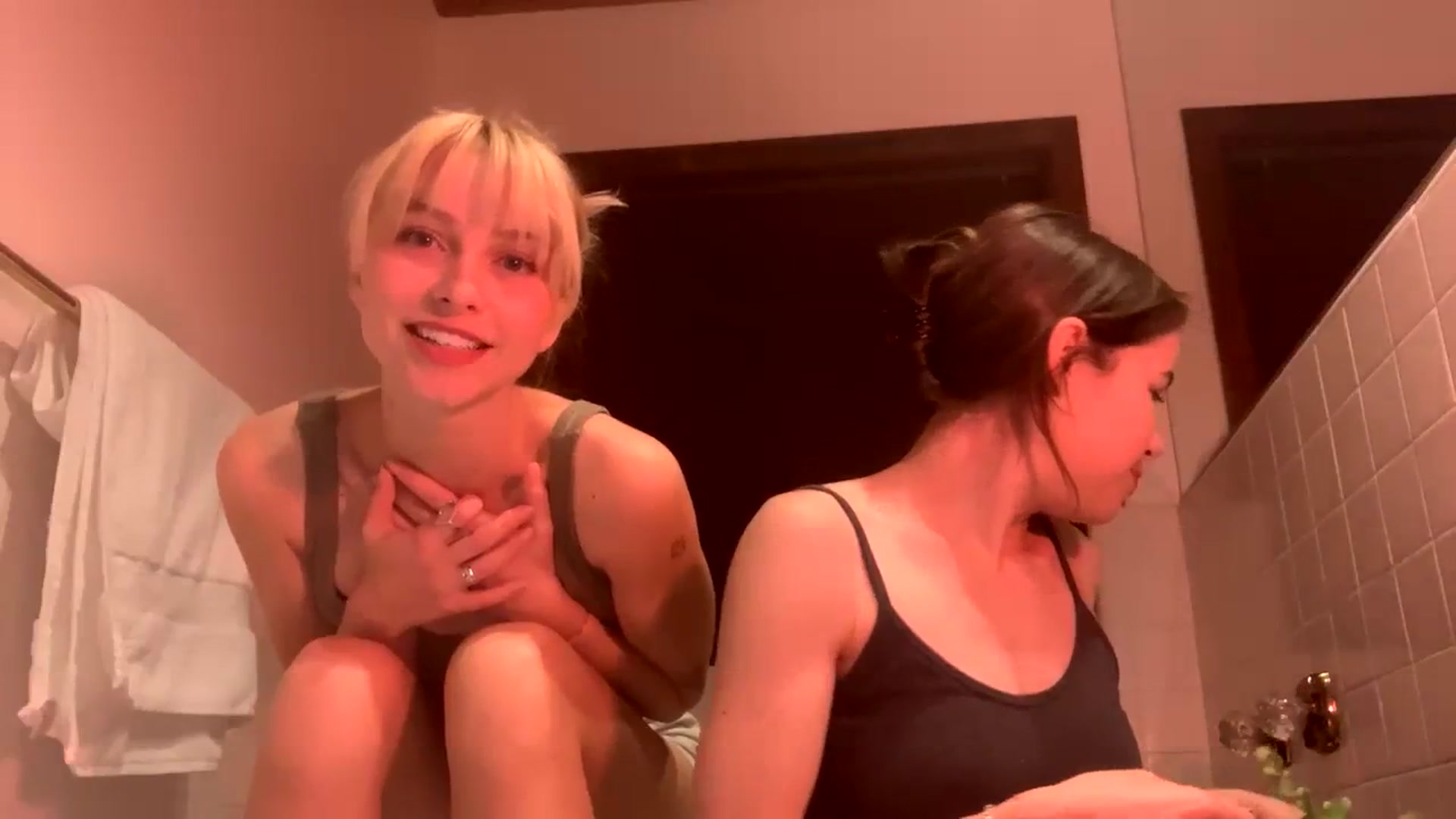 Gallery image thumbnail from MimiCarr's myfreecams stream on, 11/03/2023, 04:15 image 3 of 20