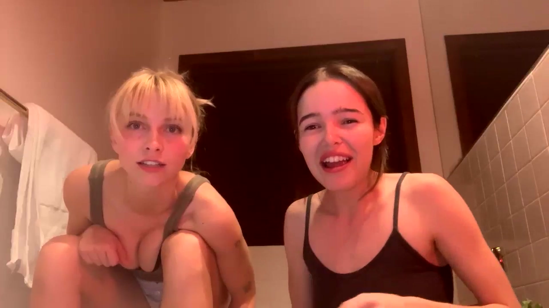 Gallery image thumbnail from MimiCarr's myfreecams stream on, 11/03/2023, 04:15 image 11 of 20