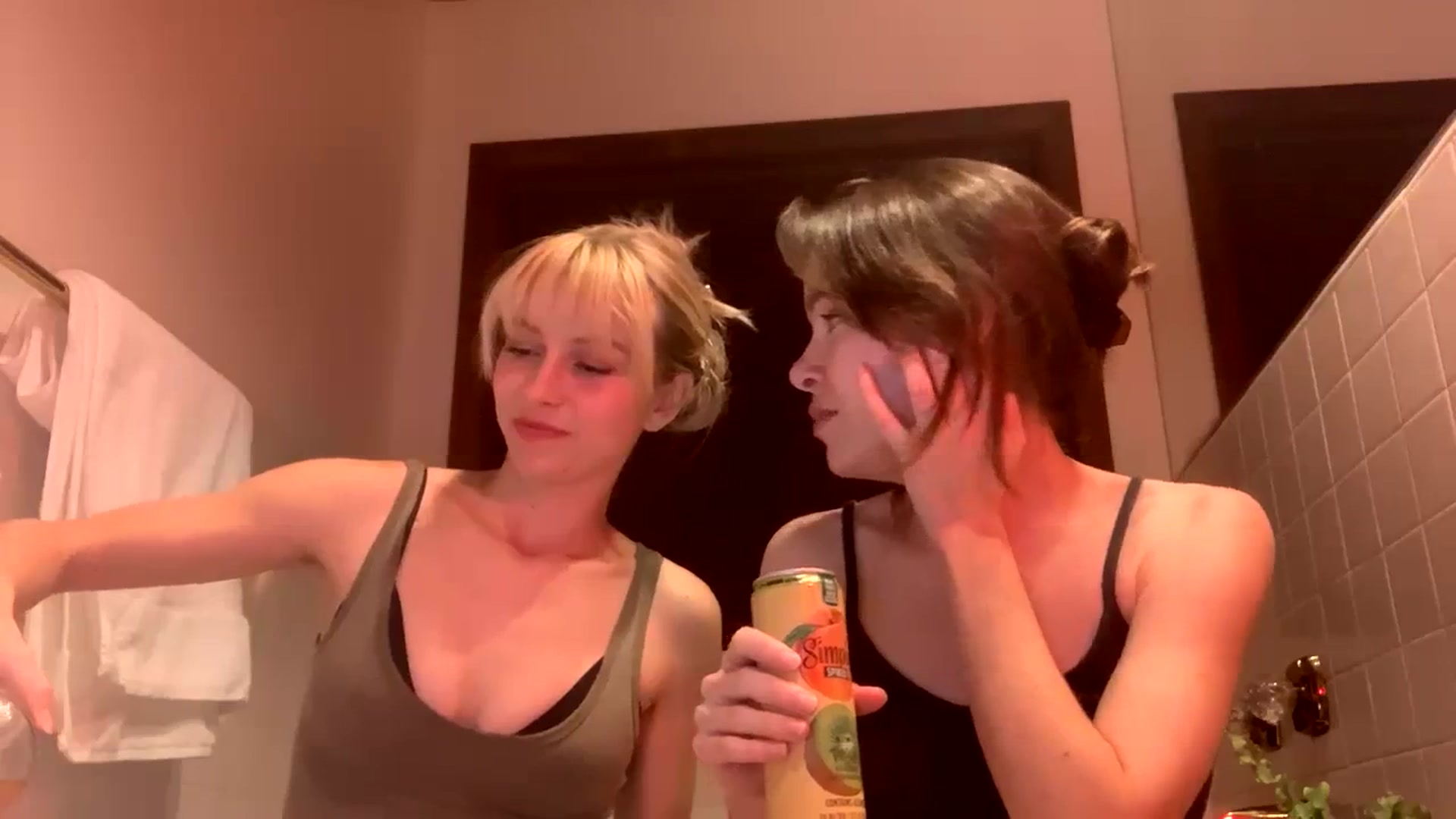 Gallery image thumbnail from MimiCarr's myfreecams stream on, 11/03/2023, 04:15 image 14 of 20