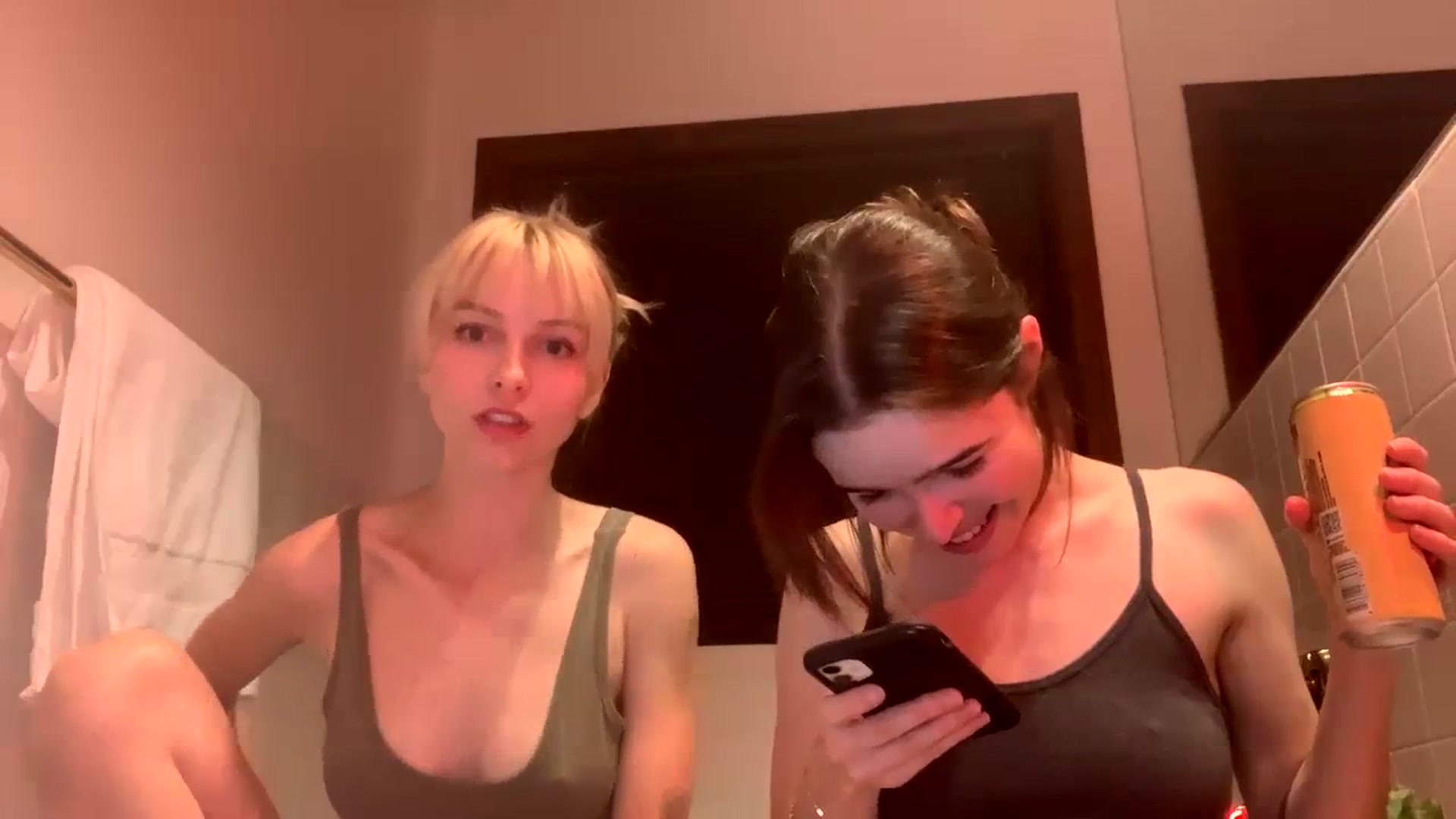 Gallery image thumbnail from MimiCarr's myfreecams stream on, 11/03/2023, 04:15 image 16 of 20