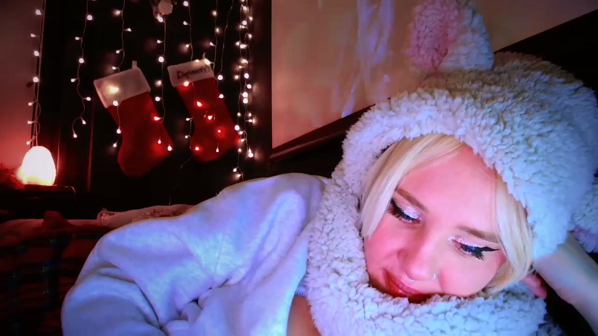 Gallery image thumbnail from MimiRose's myfreecams stream on, 12/25/2025, 20:21 image 18 of 20