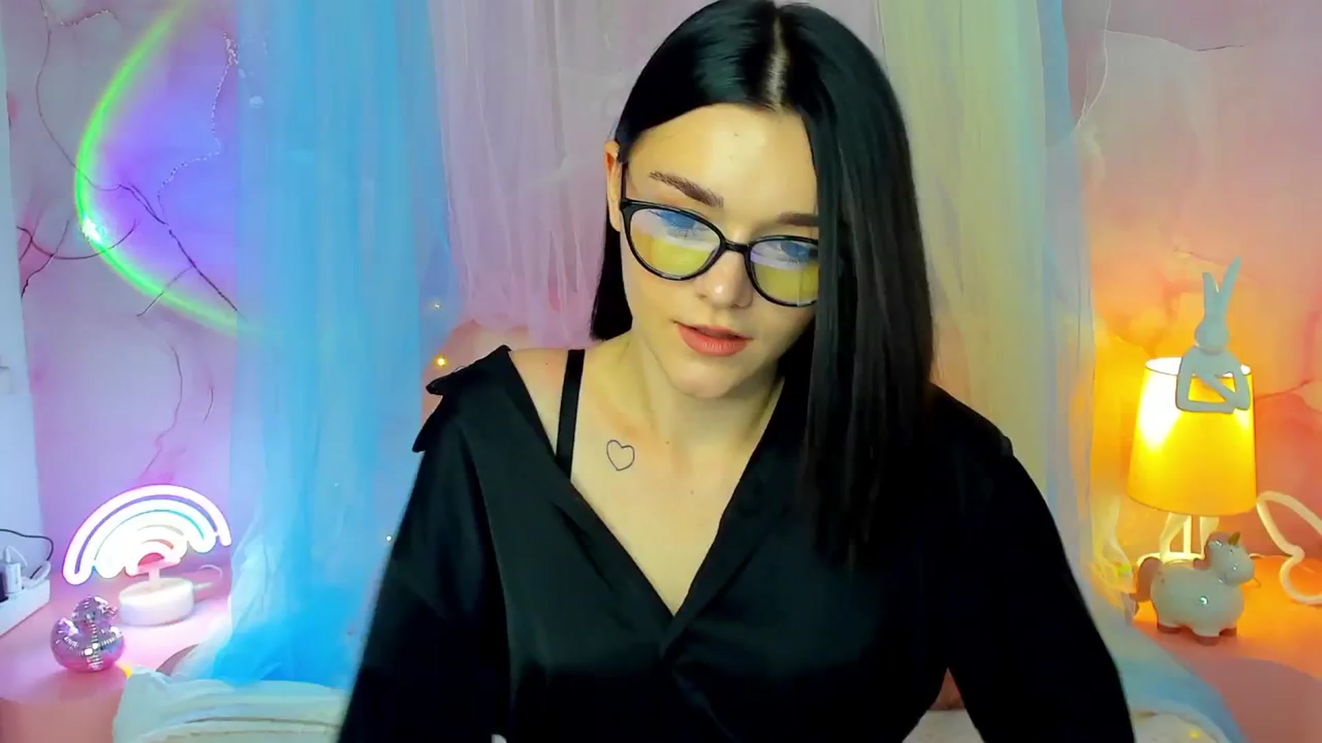 Gallery image thumbnail from MimiWow's myfreecams stream on, 10/25/2025, 13:01 image 6 of 20