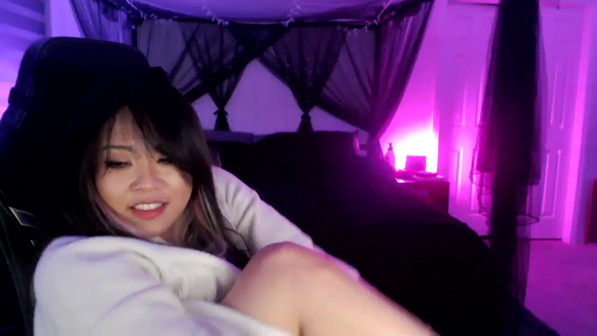 Gallery image thumbnail from Mimiestkitty's myfreecams stream on, 11/01/2024, 16:06 image 2 of 20