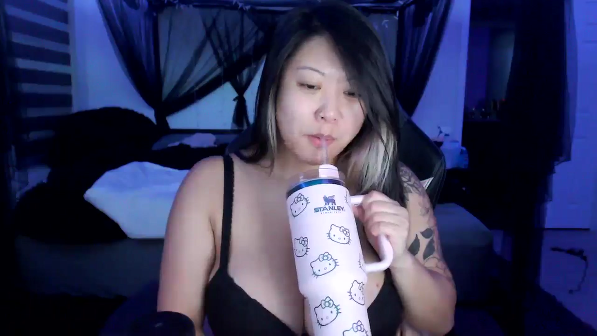 Gallery image thumbnail from Mimiestkitty's myfreecams stream on, 12/25/2024, 12:04 image 2 of 20