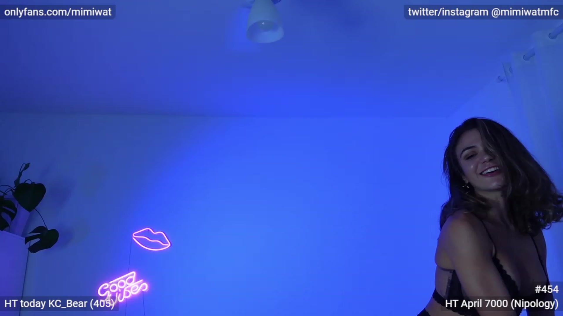 Gallery image thumbnail from Mimiwat's myfreecams stream on, 04/25/2023, 24:43 image 14 of 20
