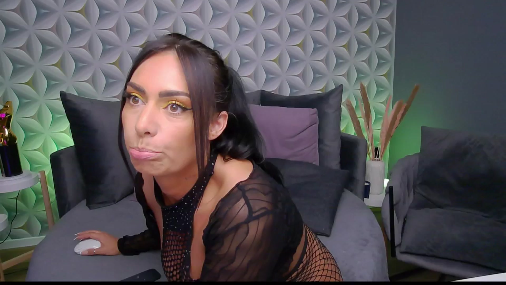 Gallery image thumbnail from MinaBabe's myfreecams stream on, 09/30/2025, 19:11 image 2 of 20