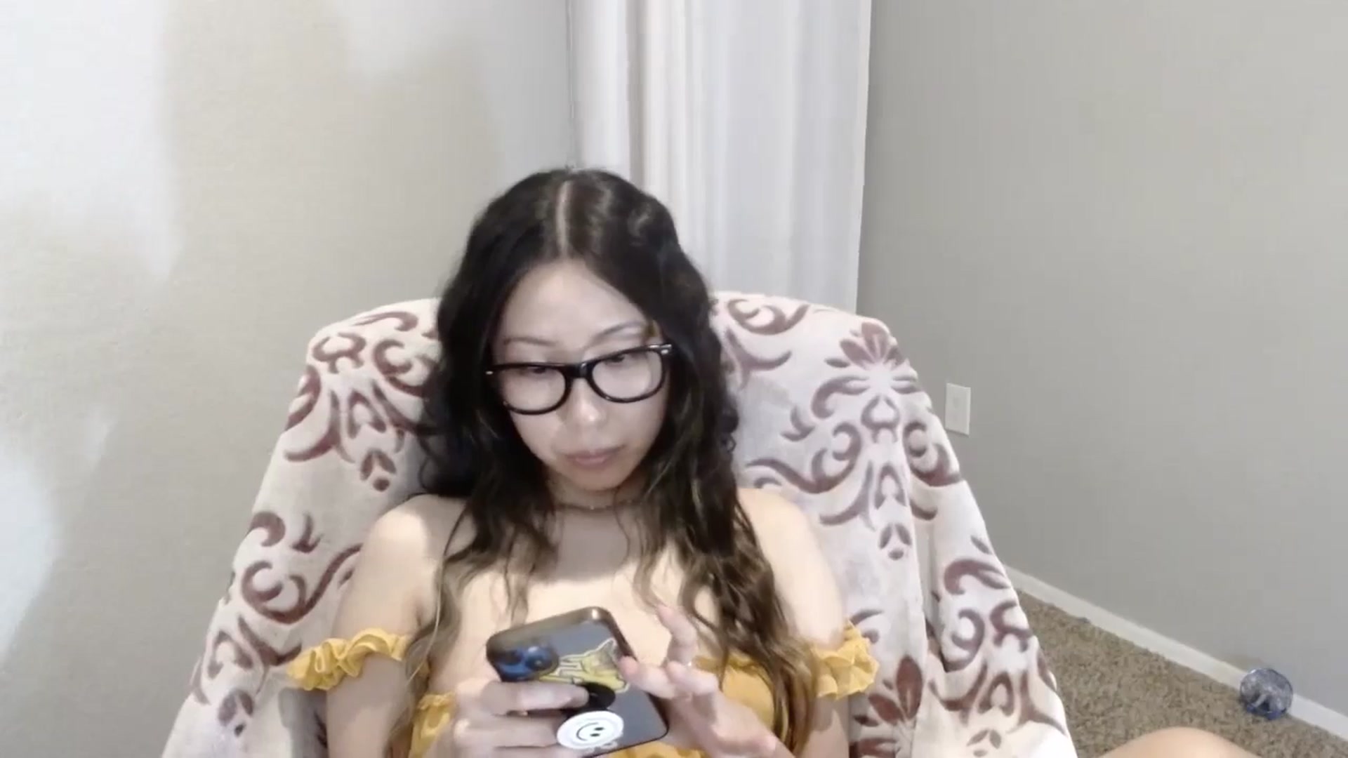 Gallery image thumbnail from MinaBae's myfreecams stream on, 10/31/2024, 08:30 image 17 of 20