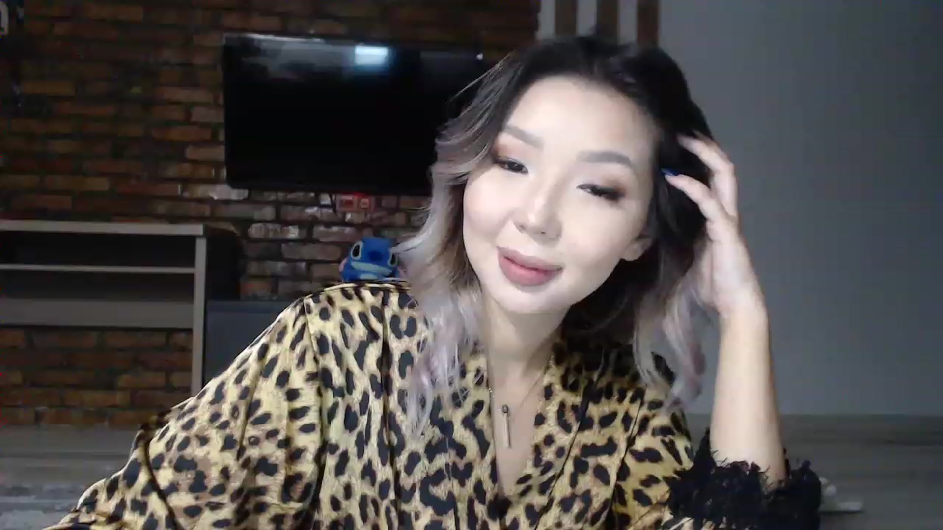 Gallery image thumbnail from MinggLee_'s myfreecams stream on, 11/23/2022, 22:51 image 17 of 20