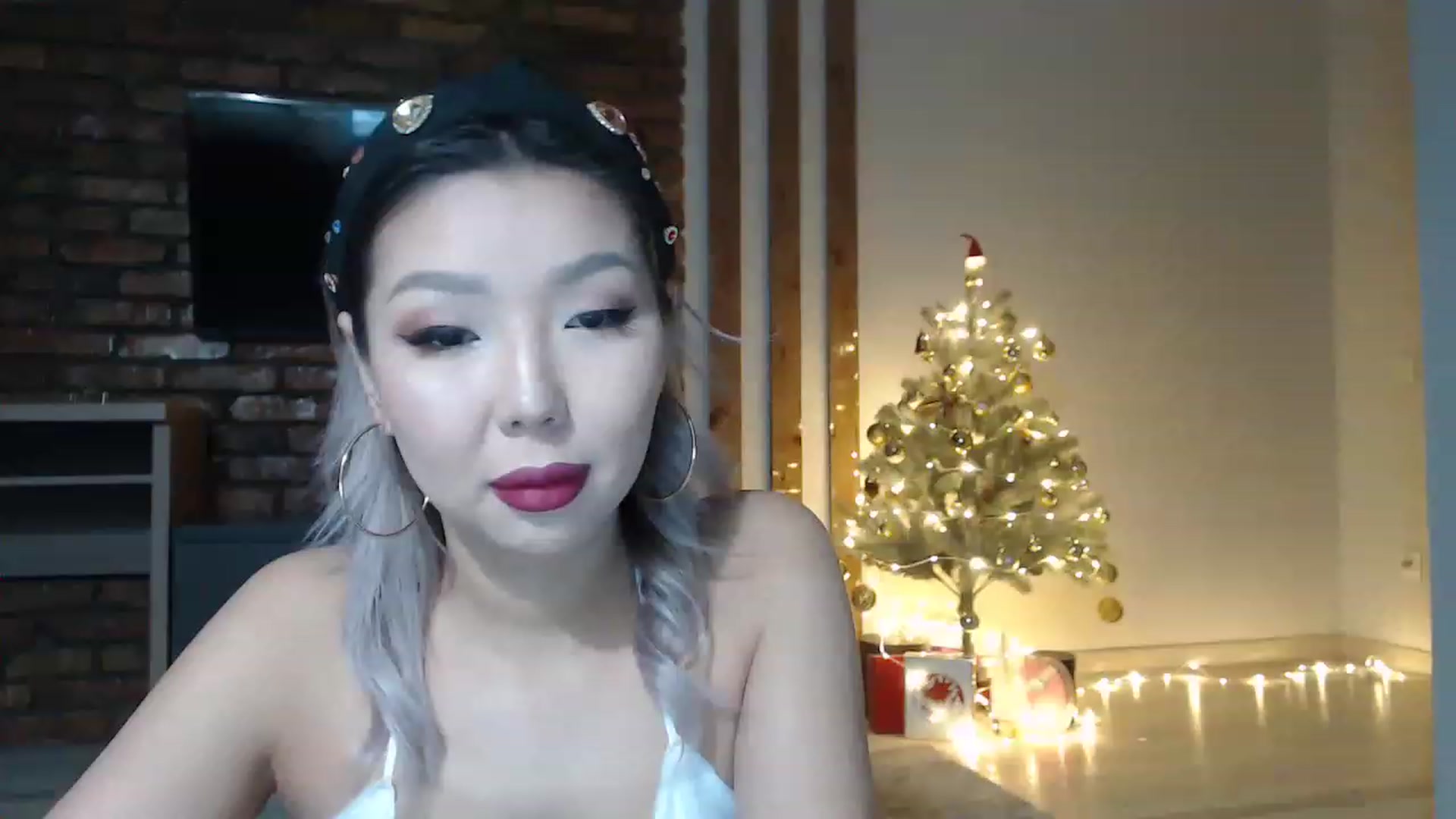 Gallery image thumbnail from MinggLee_'s myfreecams stream on, 12/25/2022, 15:47 image 1 of 20