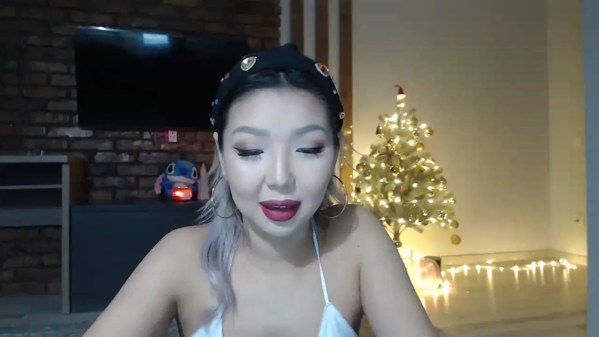 Gallery image thumbnail from MinggLee_'s myfreecams stream on, 12/25/2022, 15:47 image 10 of 20