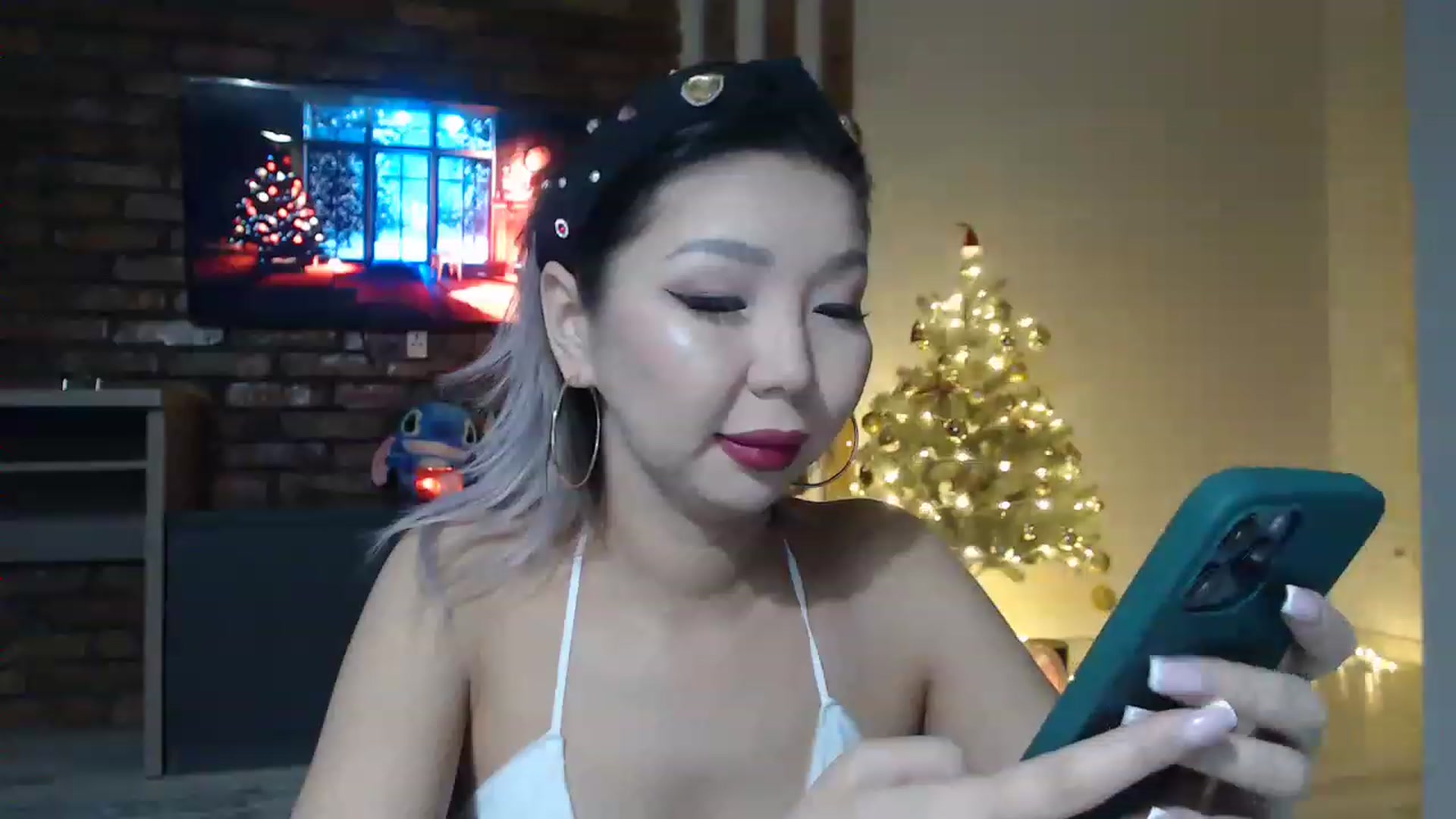 Gallery image thumbnail from MinggLee_'s myfreecams stream on, 12/25/2022, 15:47 image 17 of 20