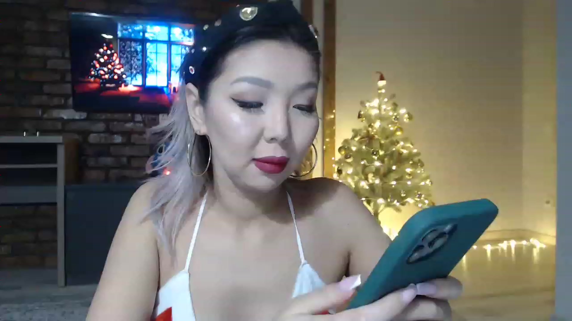 Gallery image thumbnail from MinggLee_'s myfreecams stream on, 12/25/2022, 15:47 image 19 of 20