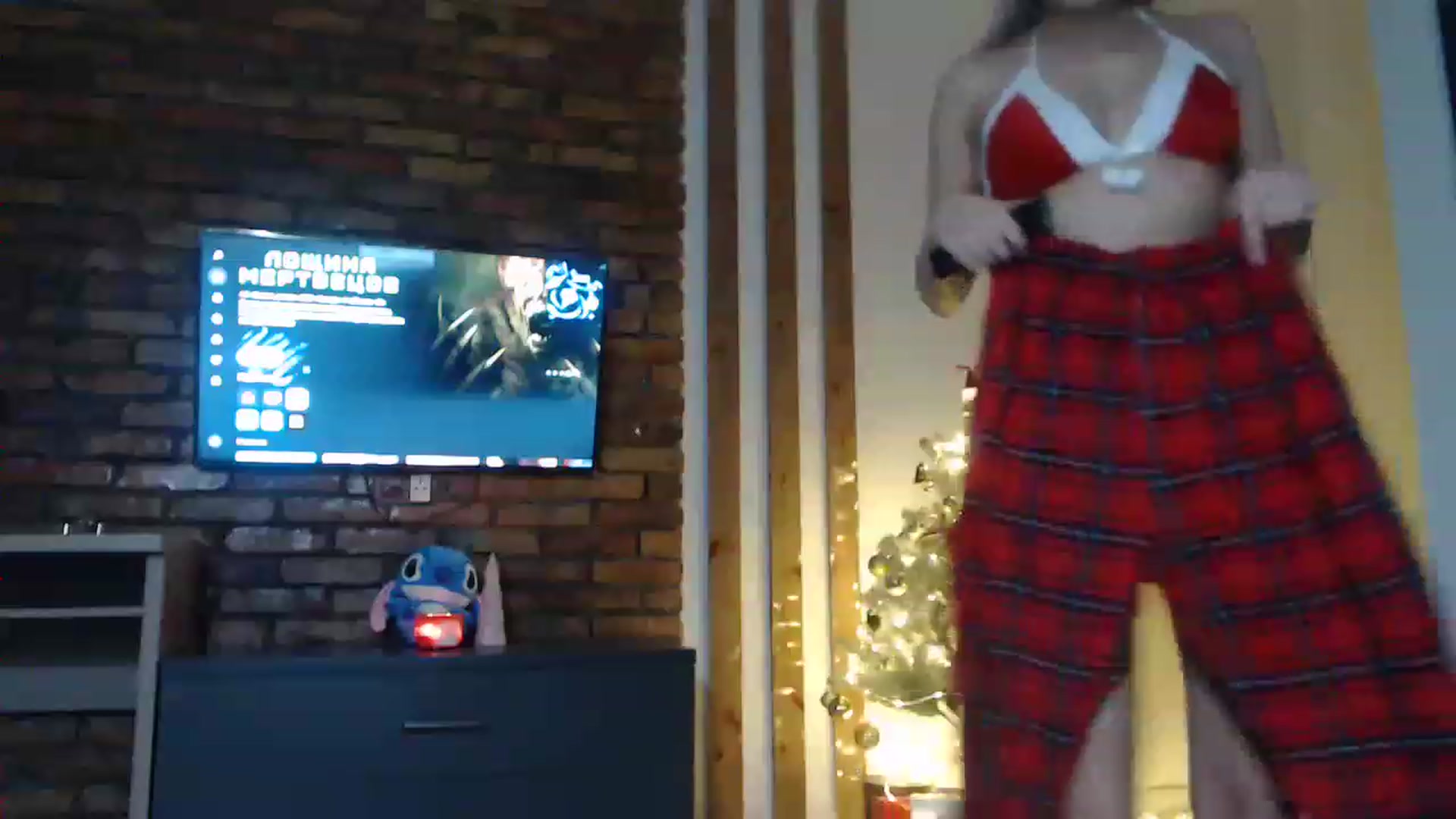Gallery image thumbnail from MinggLee_'s myfreecams stream on, 12/25/2022, 15:47 image 12 of 20