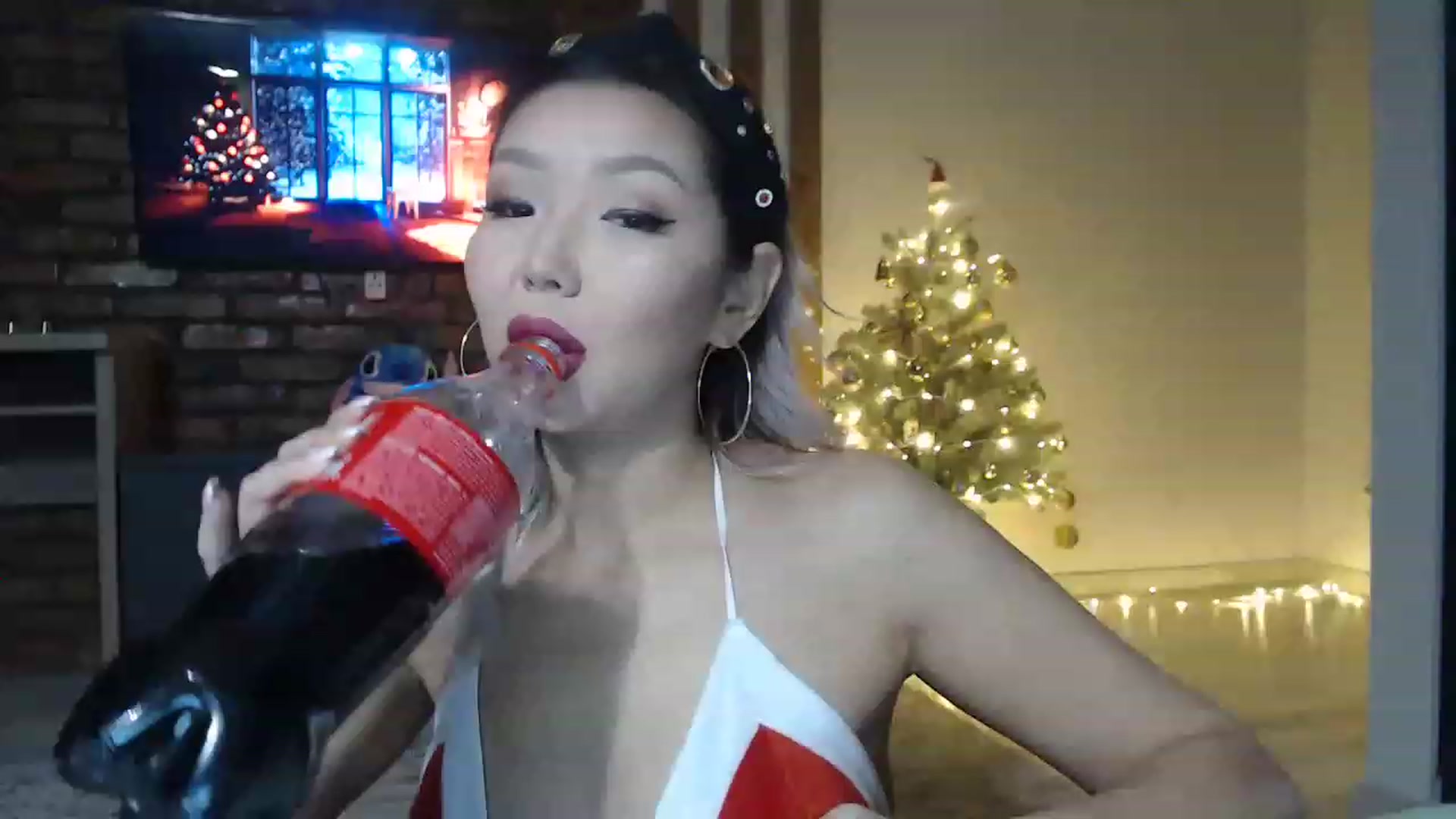 Gallery image thumbnail from MinggLee_'s myfreecams stream on, 12/25/2022, 16:33 image 1 of 20