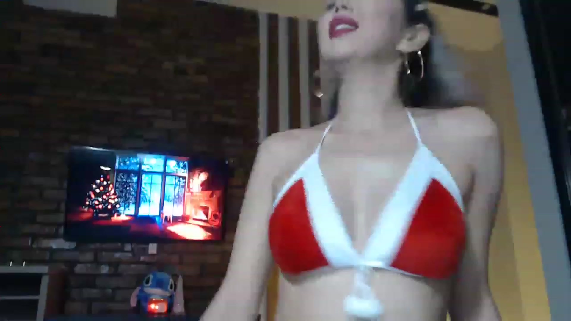 Gallery image thumbnail from MinggLee_'s myfreecams stream on, 12/25/2022, 16:33 image 16 of 20