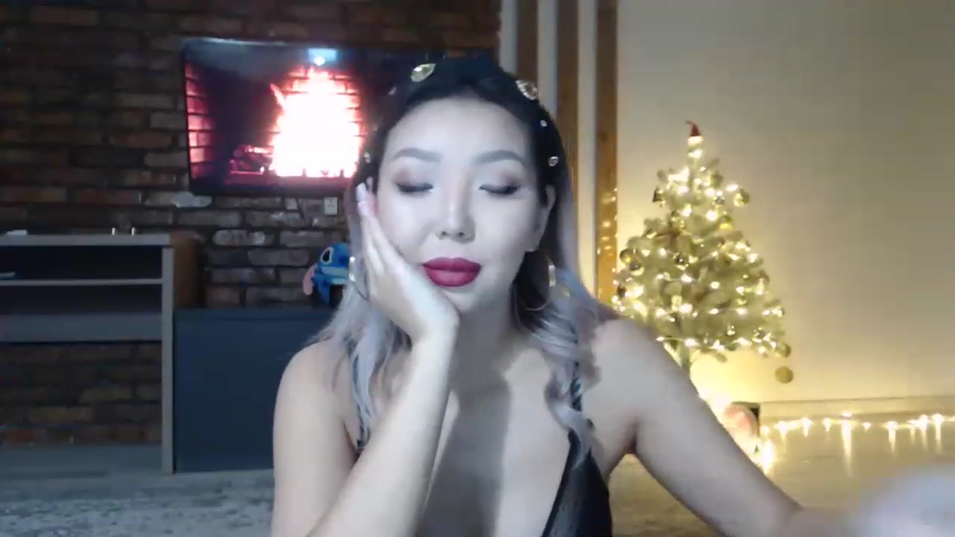 Gallery image thumbnail from MinggLee_'s myfreecams stream on, 12/25/2022, 18:49 image 8 of 20