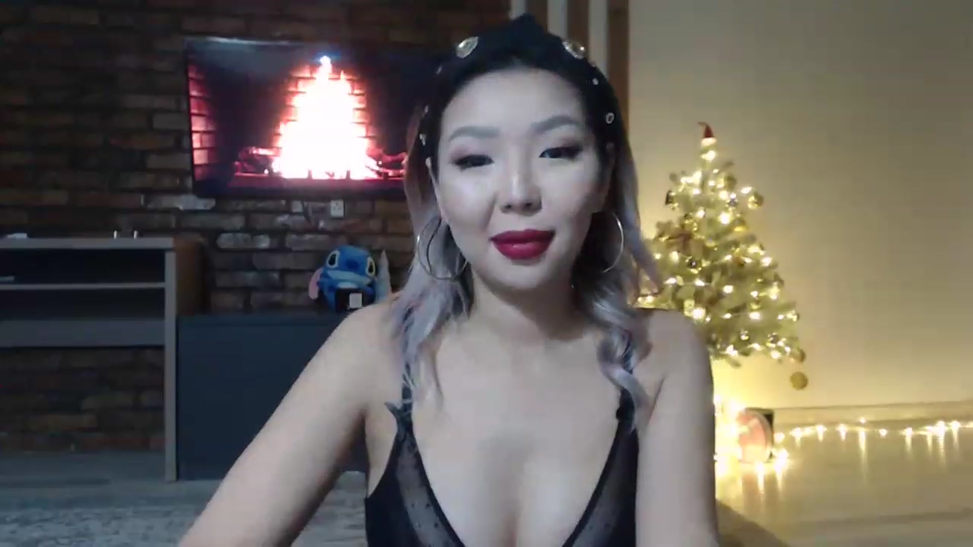 Gallery image thumbnail from MinggLee_'s myfreecams stream on, 12/25/2022, 18:49 image 7 of 20