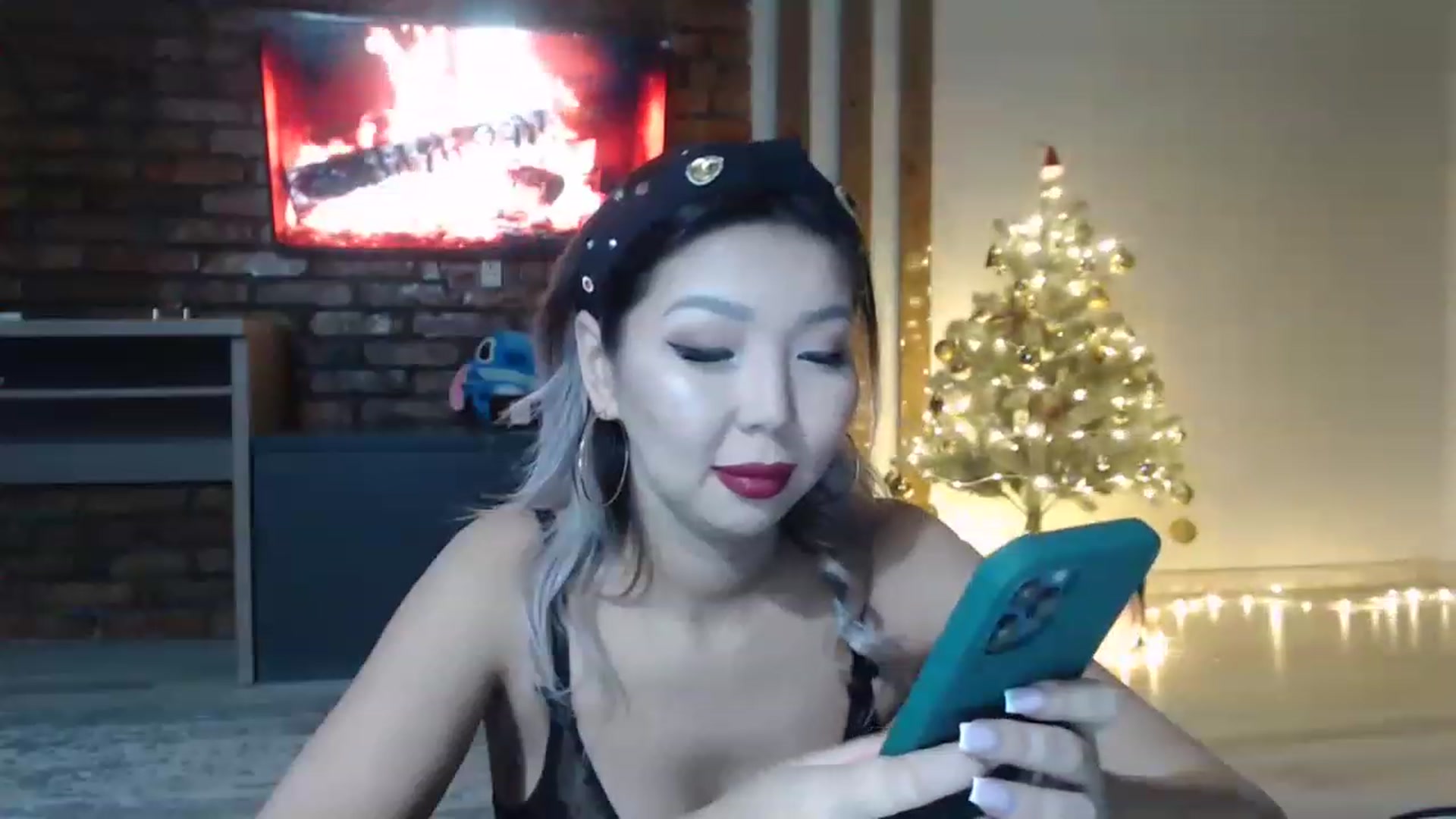 Gallery image thumbnail from MinggLee_'s myfreecams stream on, 12/25/2022, 18:49 image 11 of 20