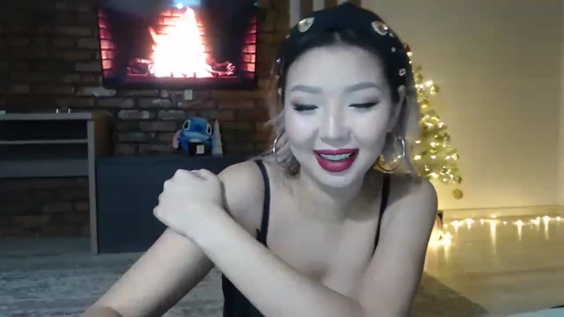 Gallery image thumbnail from MinggLee_'s myfreecams stream on, 12/25/2022, 18:49 image 2 of 20