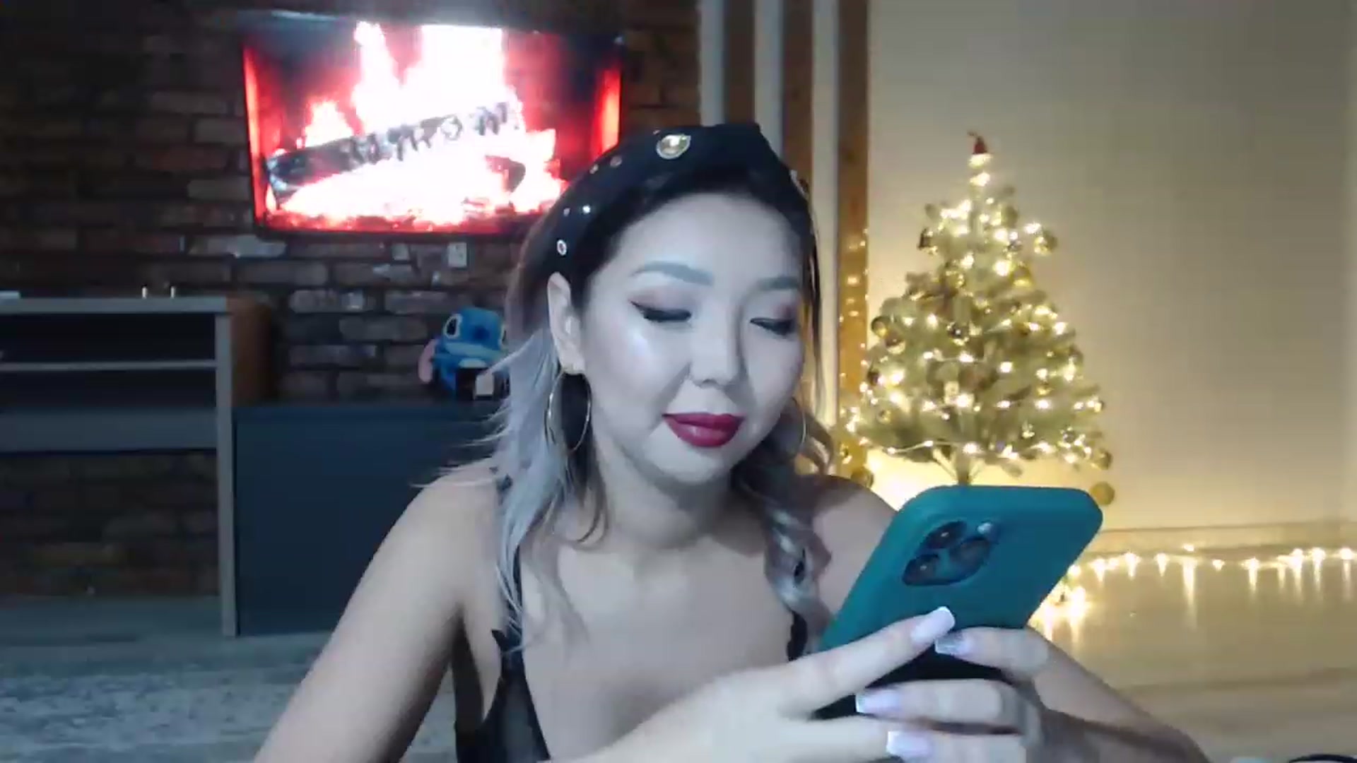 Gallery image thumbnail from MinggLee_'s myfreecams stream on, 12/25/2022, 18:49 image 14 of 20