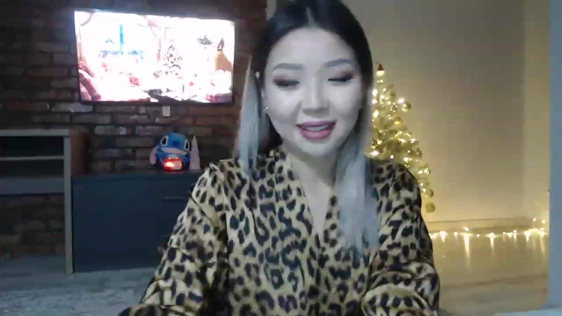 Gallery image thumbnail from MinggLee_'s myfreecams stream on, 12/26/2022, 17:57 image 4 of 20