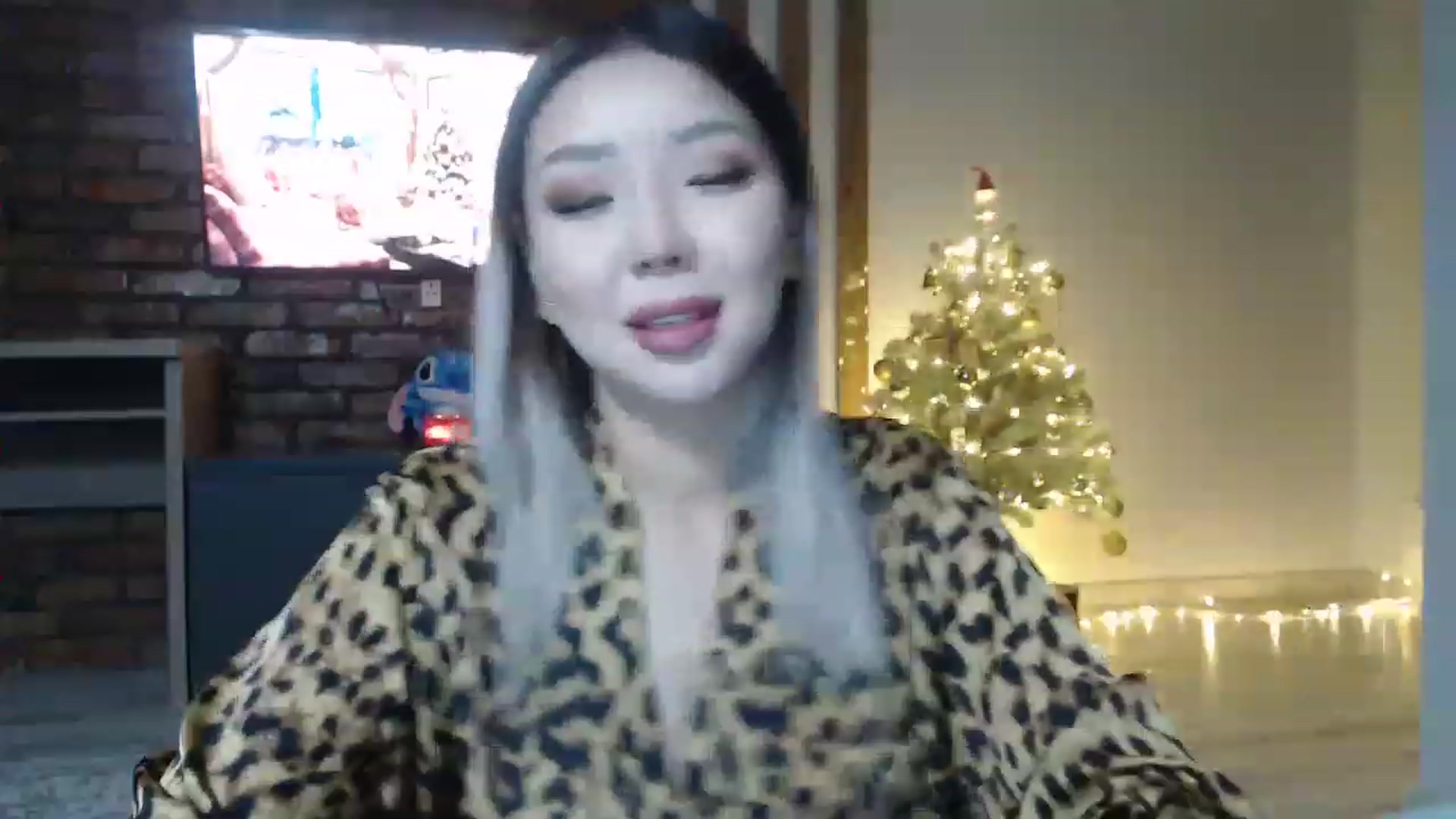 Gallery image thumbnail from MinggLee_'s myfreecams stream on, 12/26/2022, 17:57 image 7 of 20