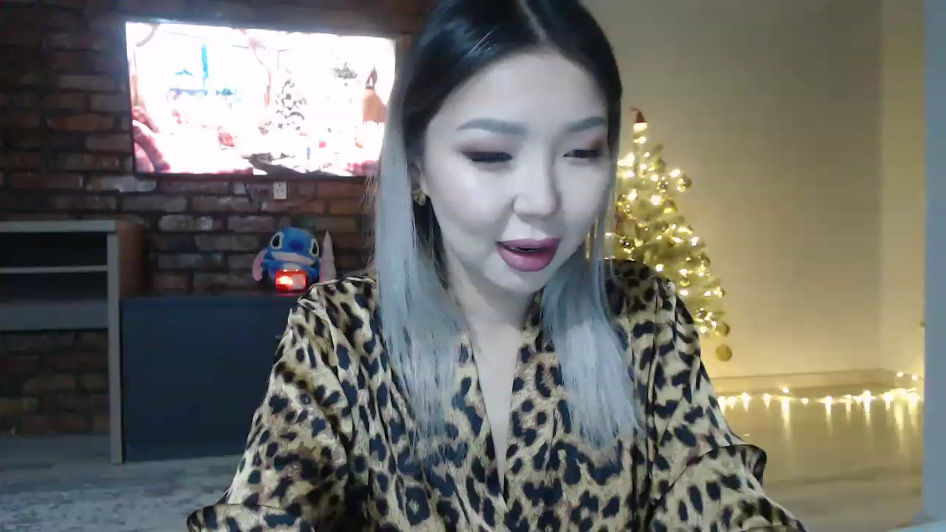 Gallery image thumbnail from MinggLee_'s myfreecams stream on, 12/26/2022, 17:57 image 8 of 20