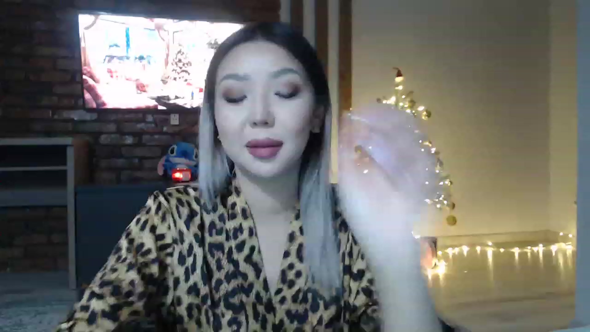 Gallery image thumbnail from MinggLee_'s myfreecams stream on, 12/26/2022, 17:57 image 5 of 20