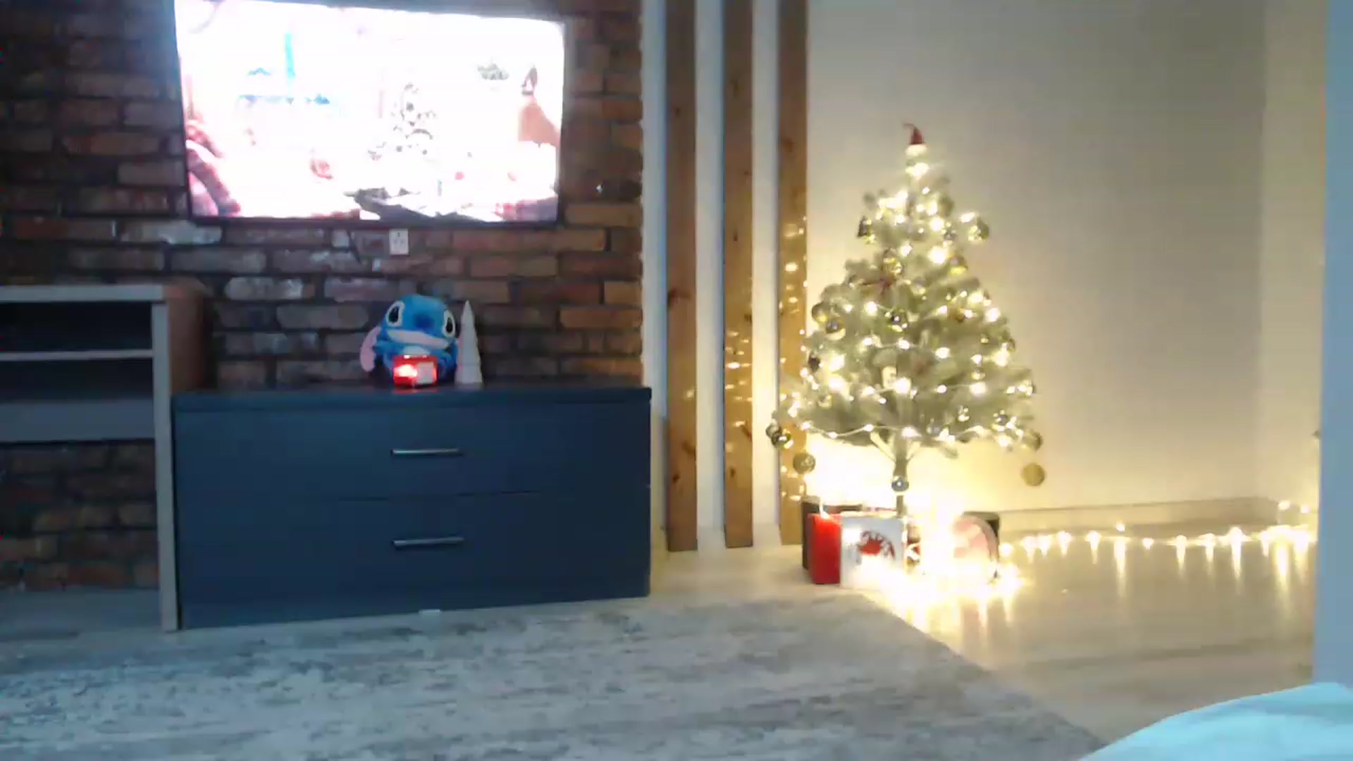 Gallery image thumbnail from MinggLee_'s myfreecams stream on, 12/26/2022, 17:57 image 10 of 20