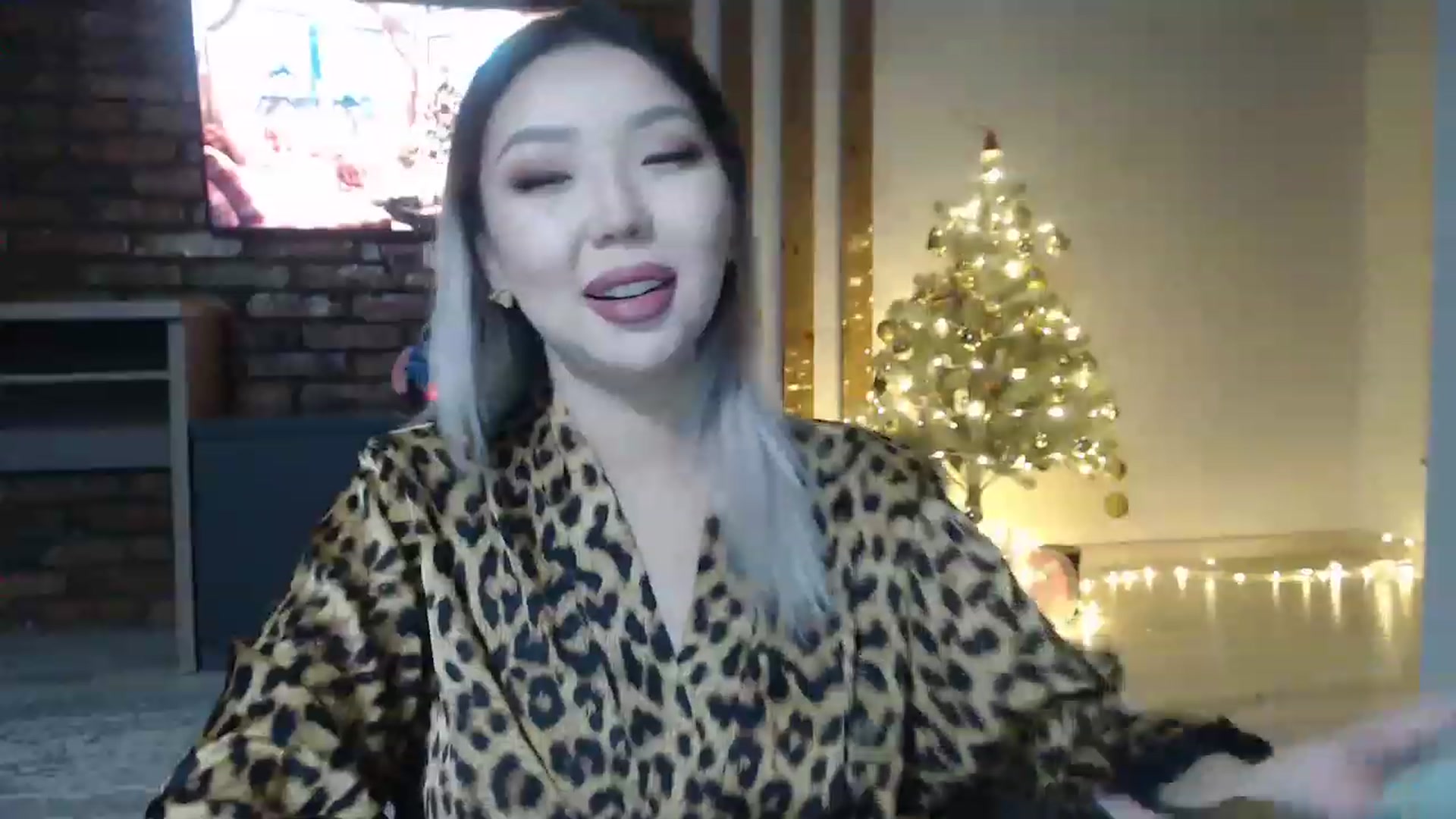 Gallery image thumbnail from MinggLee_'s myfreecams stream on, 12/26/2022, 17:57 image 14 of 20