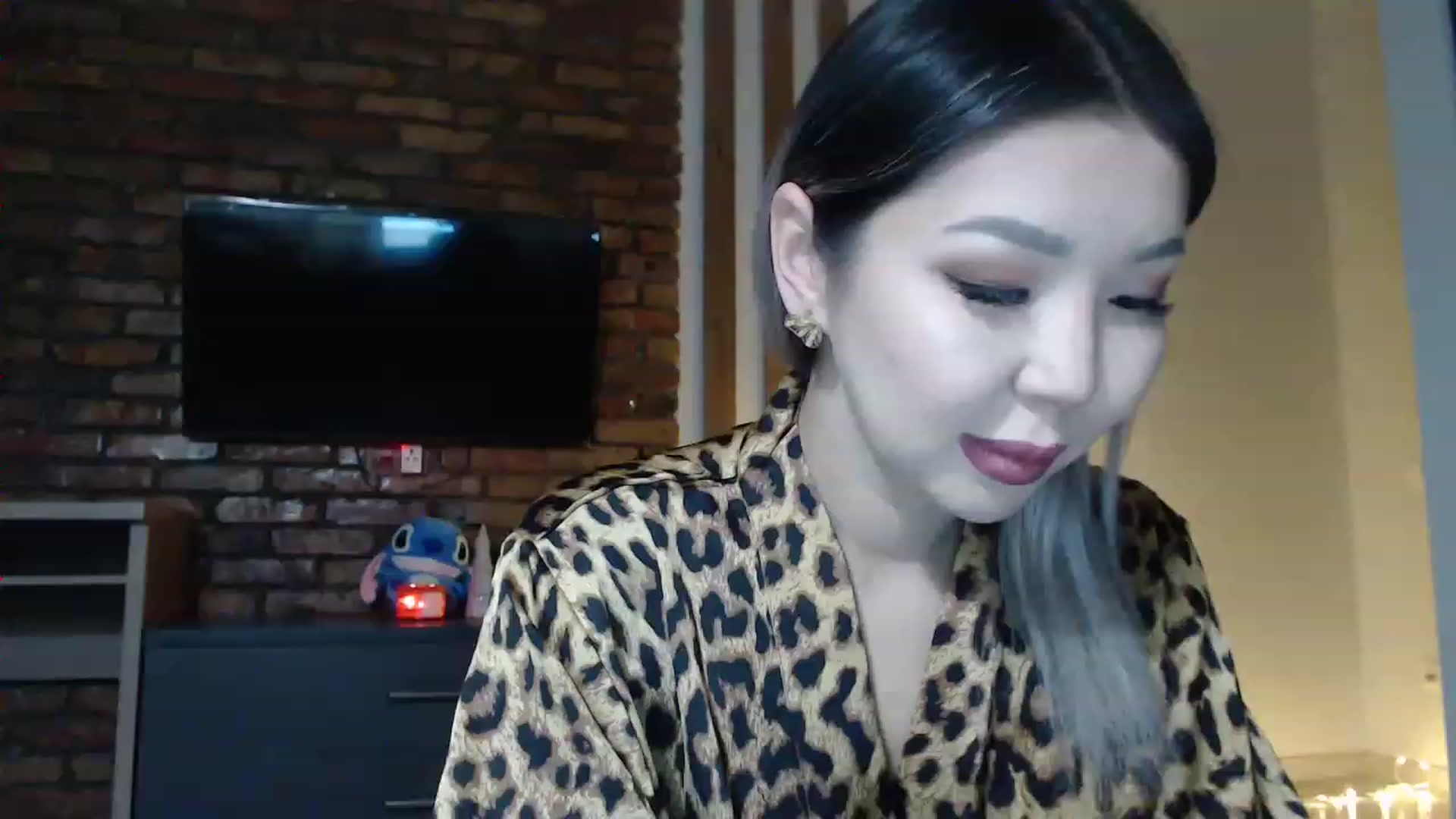 Gallery image thumbnail from MinggLee_'s myfreecams stream on, 12/26/2022, 18:58 image 19 of 20