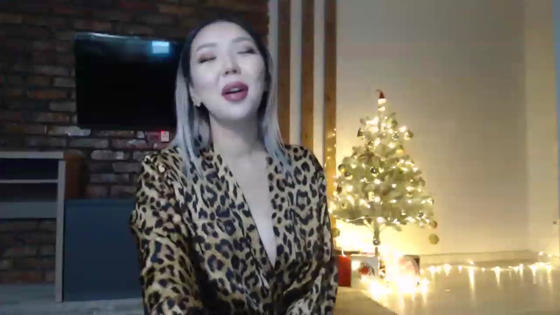 Gallery image thumbnail from MinggLee_'s myfreecams stream on, 12/26/2022, 18:58 image 13 of 20