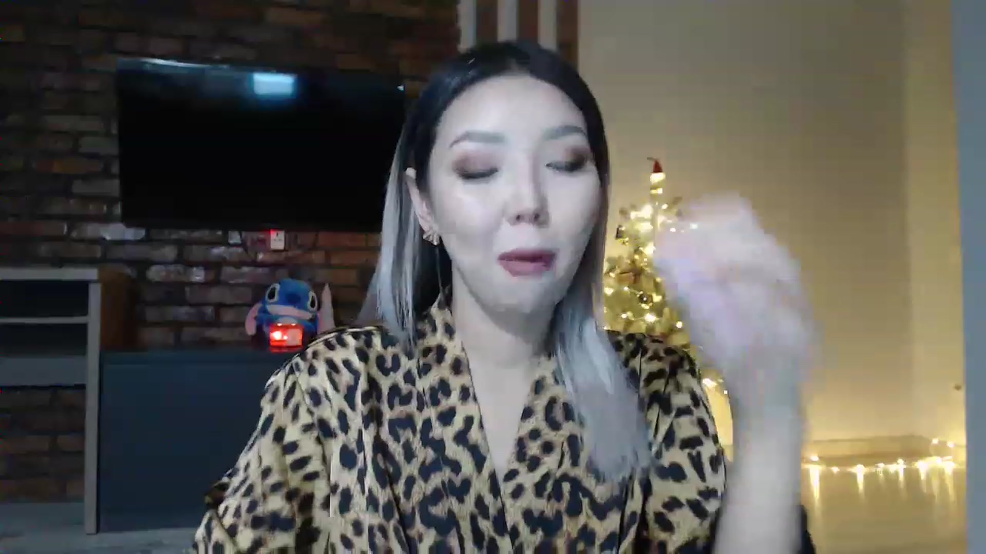 Gallery image thumbnail from MinggLee_'s myfreecams stream on, 12/26/2022, 18:58 image 20 of 20