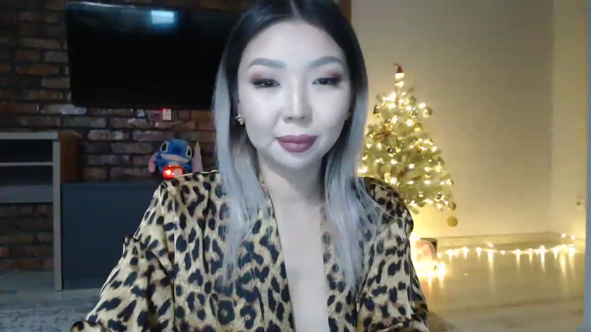 Gallery image thumbnail from MinggLee_'s myfreecams stream on, 12/26/2022, 18:58 image 8 of 20