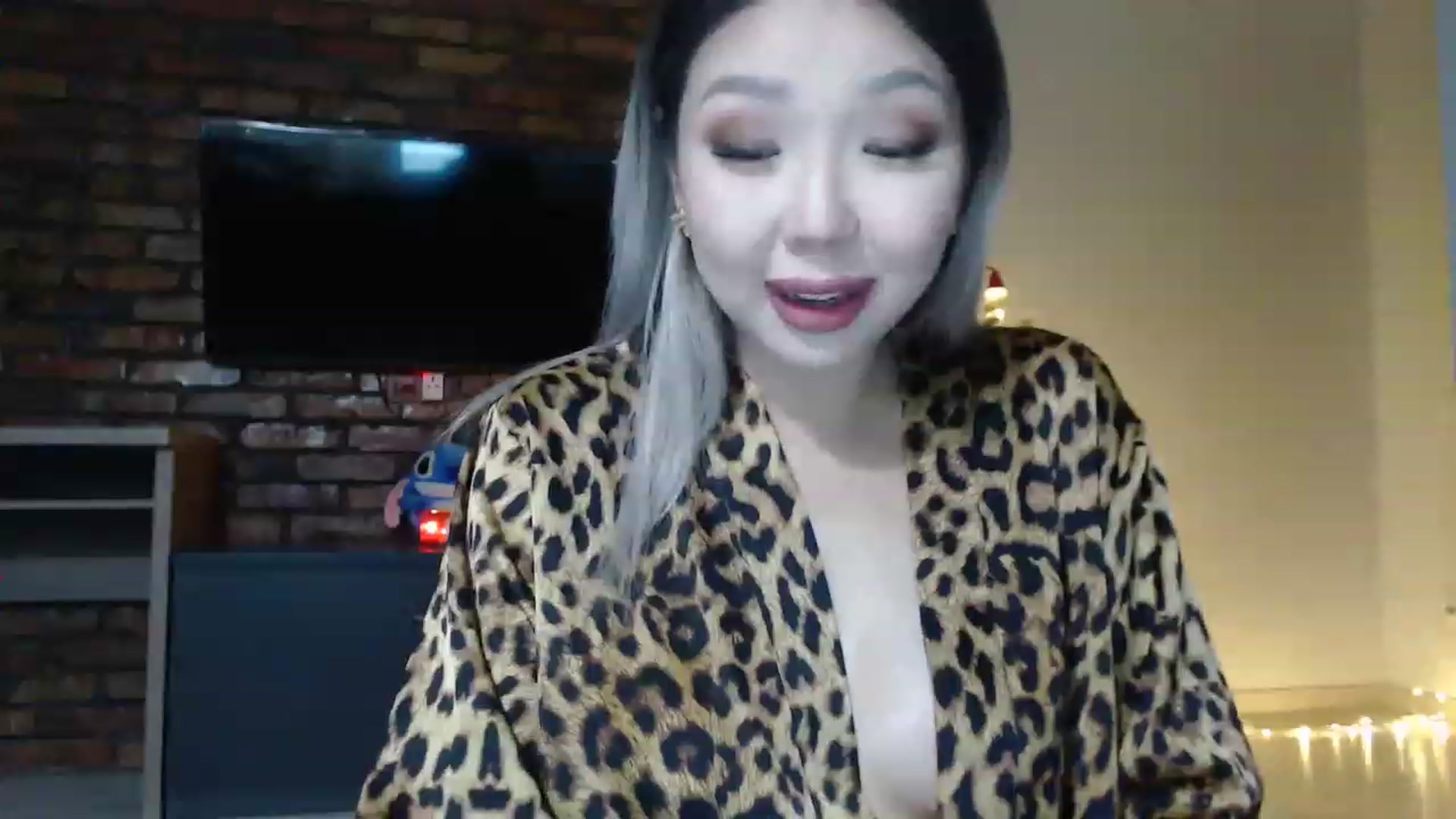 Gallery image thumbnail from MinggLee_'s myfreecams stream on, 12/26/2022, 18:58 image 11 of 20
