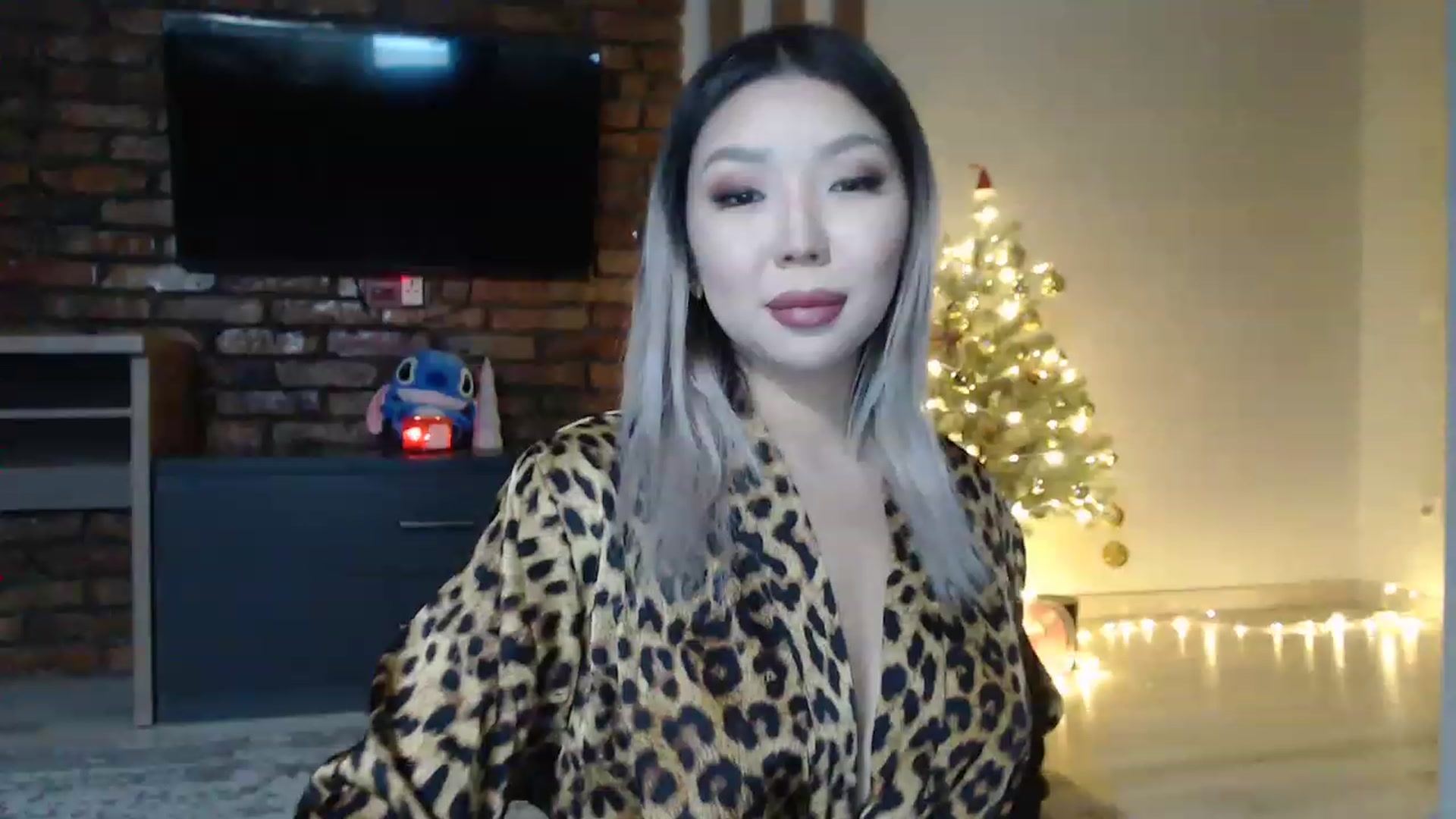 Gallery image thumbnail from MinggLee_'s myfreecams stream on, 12/26/2022, 18:58 image 9 of 20