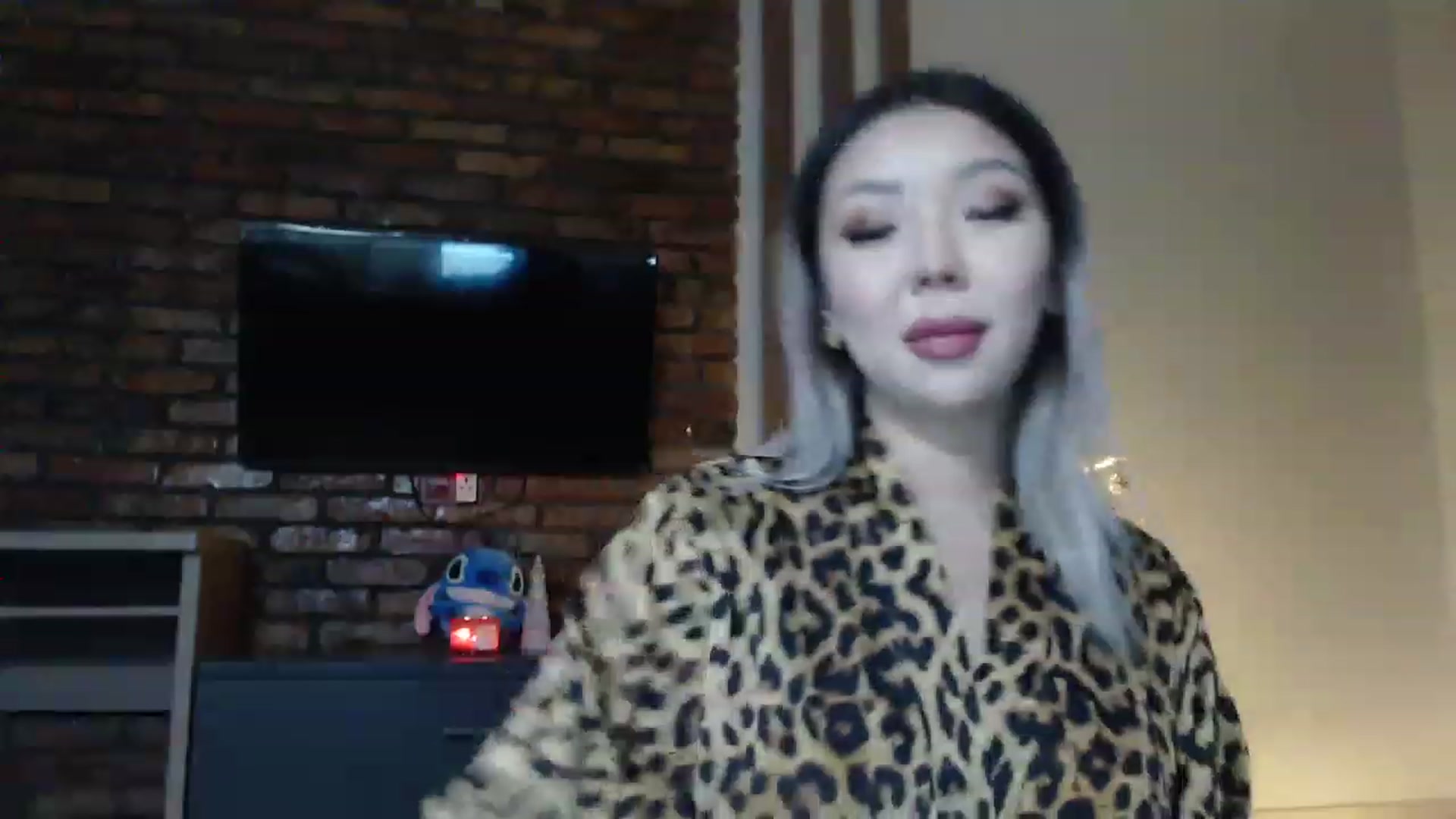 Gallery image thumbnail from MinggLee_'s myfreecams stream on, 12/26/2022, 18:58 image 6 of 20