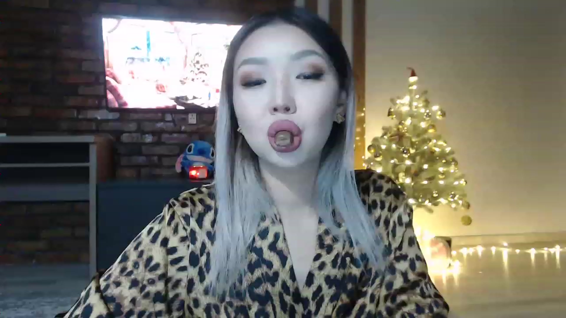 Gallery image thumbnail from MinggLee_'s myfreecams stream on, 12/26/2022, 18:58 image 1 of 20