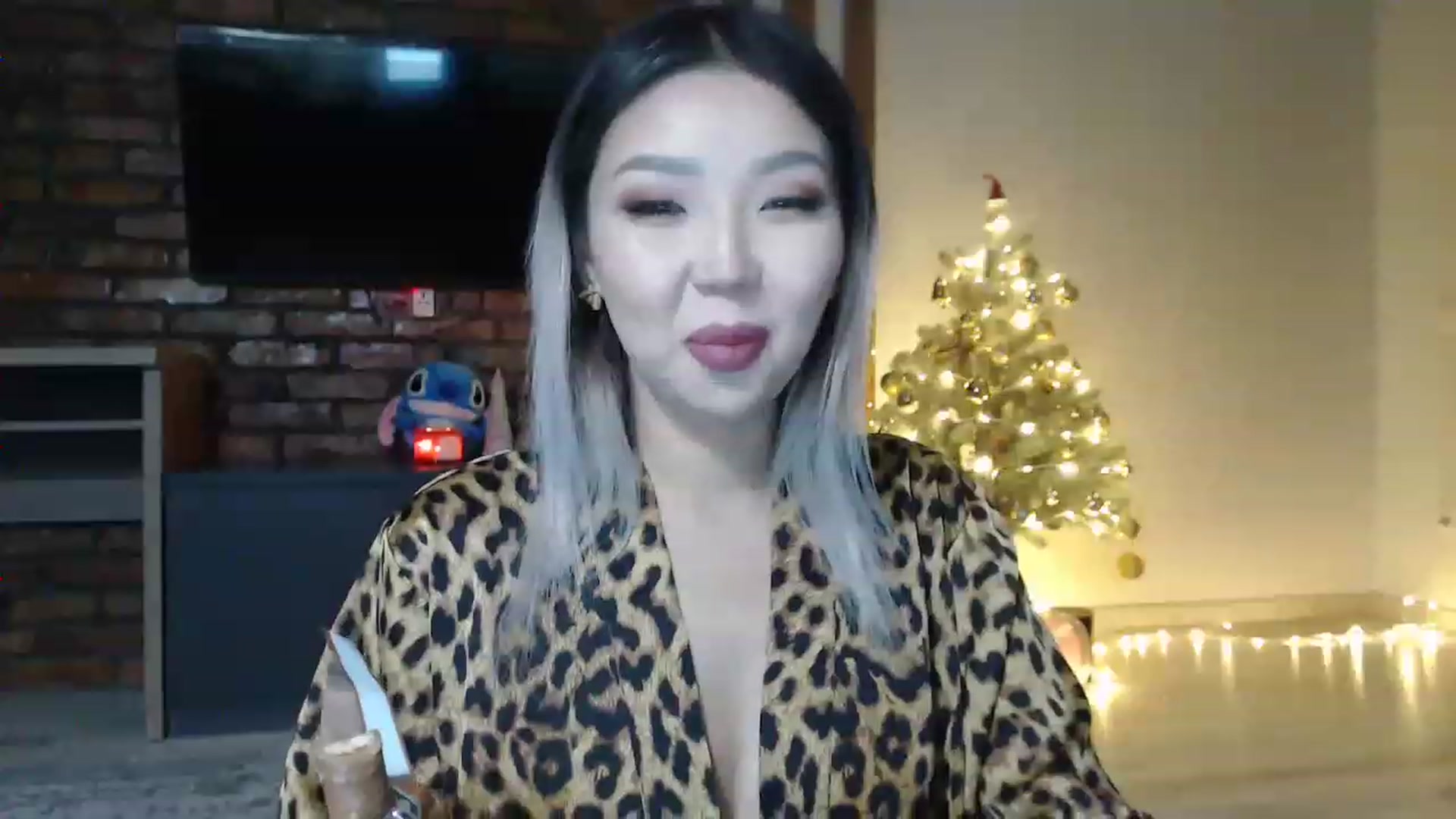 Gallery image thumbnail from MinggLee_'s myfreecams stream on, 12/26/2022, 18:58 image 7 of 20