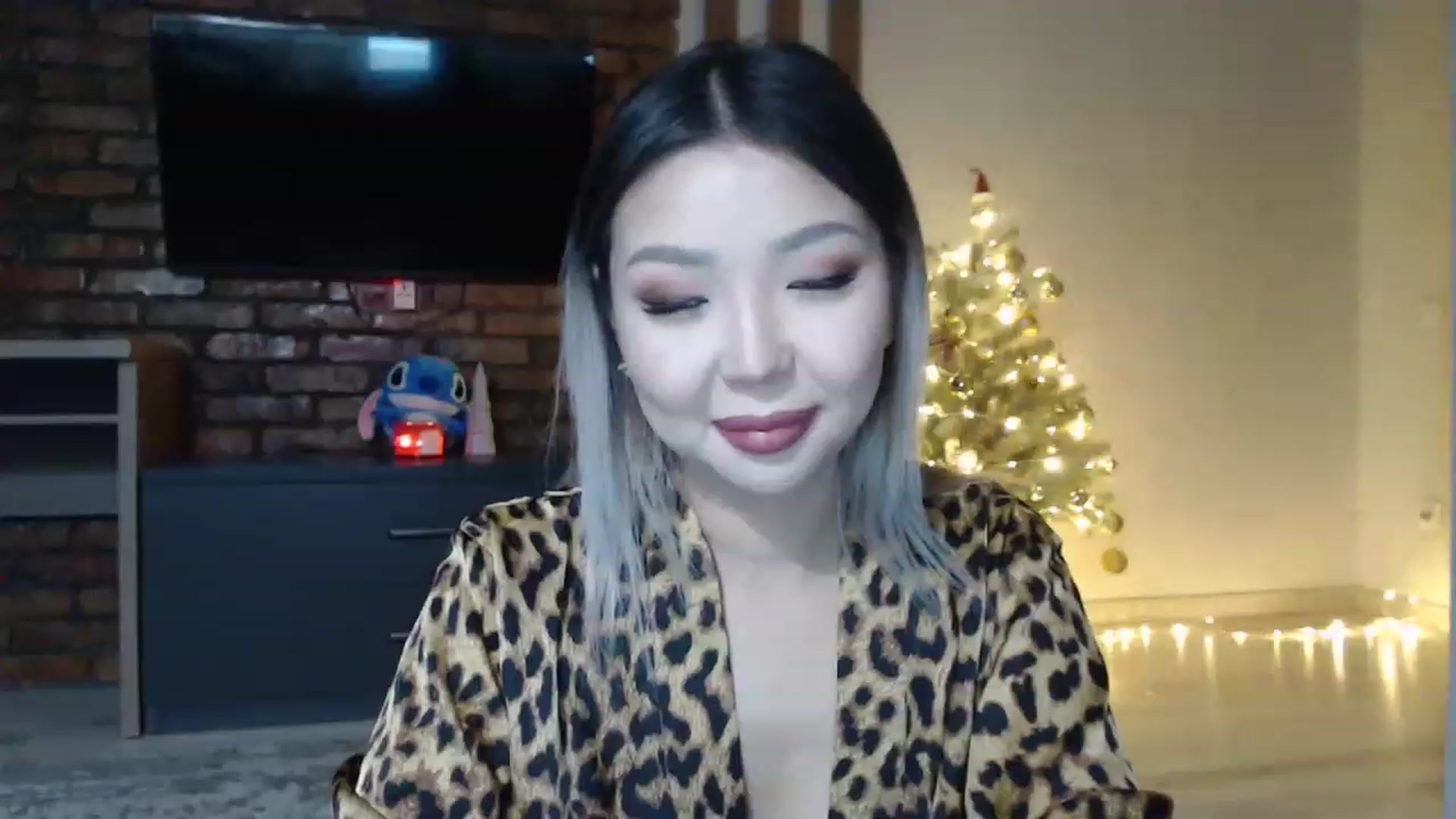 Gallery image thumbnail from MinggLee_'s myfreecams stream on, 12/26/2022, 18:58 image 16 of 20