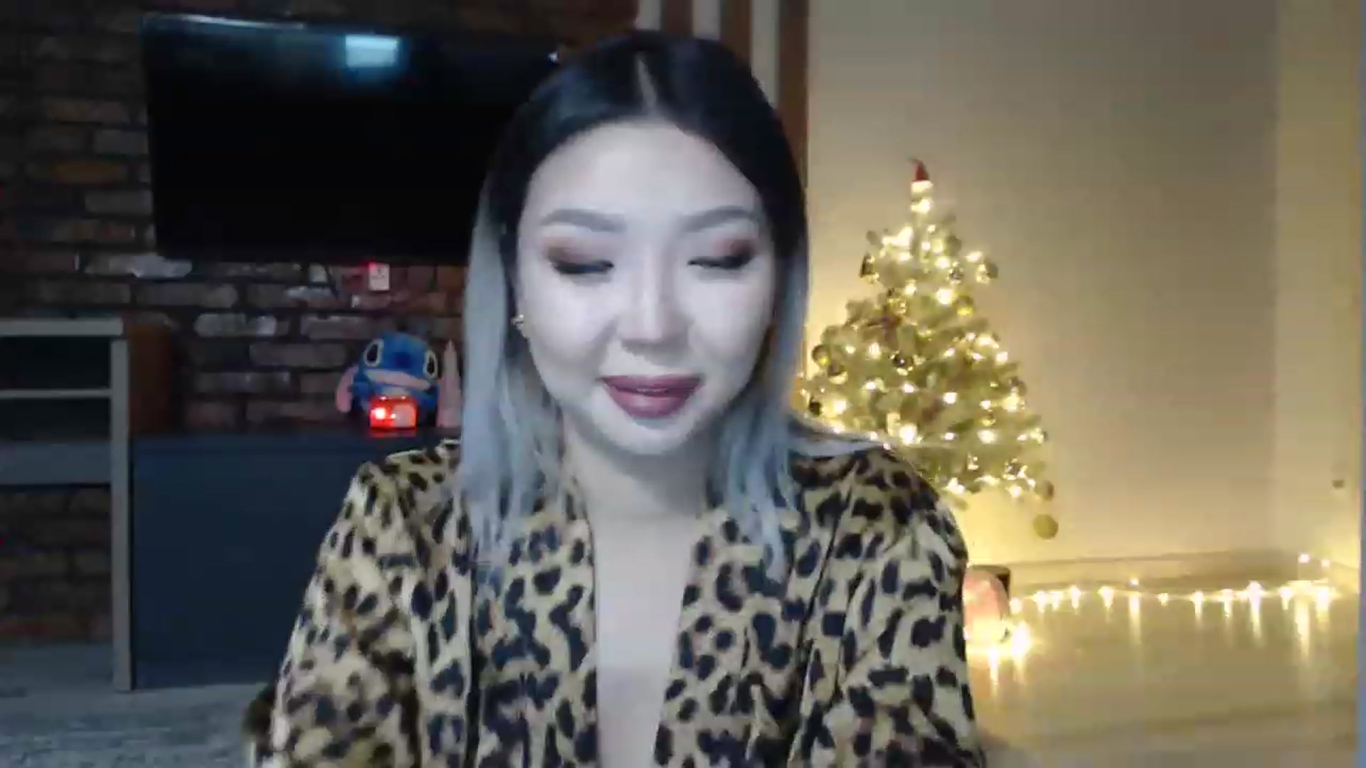 Gallery image thumbnail from MinggLee_'s myfreecams stream on, 12/26/2022, 18:58 image 15 of 20